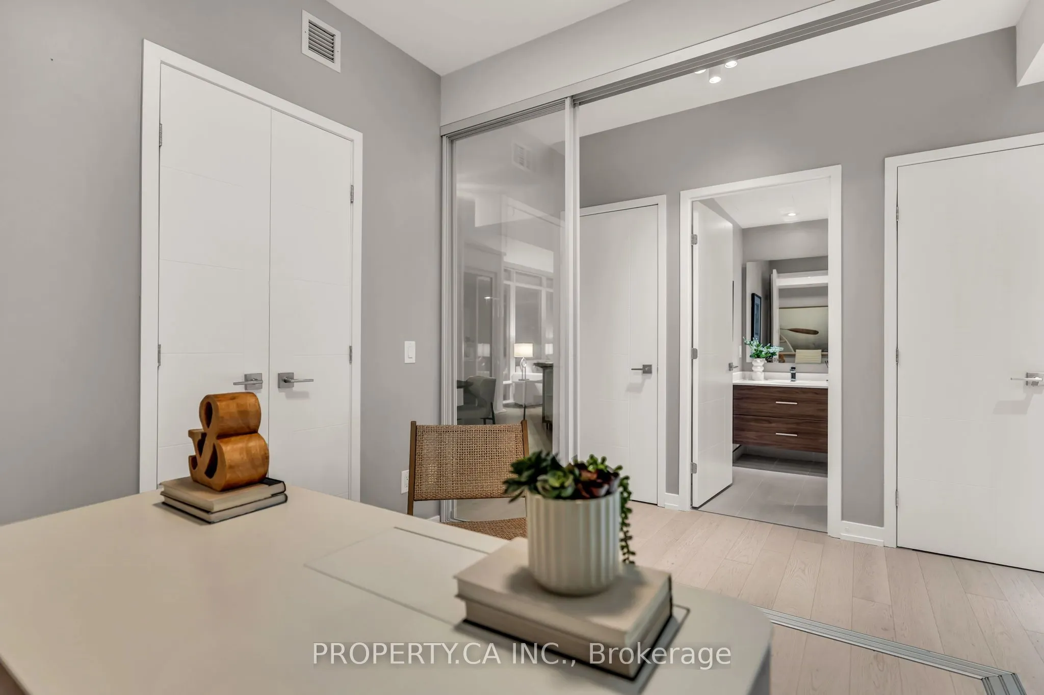 488 University Avenue #3002