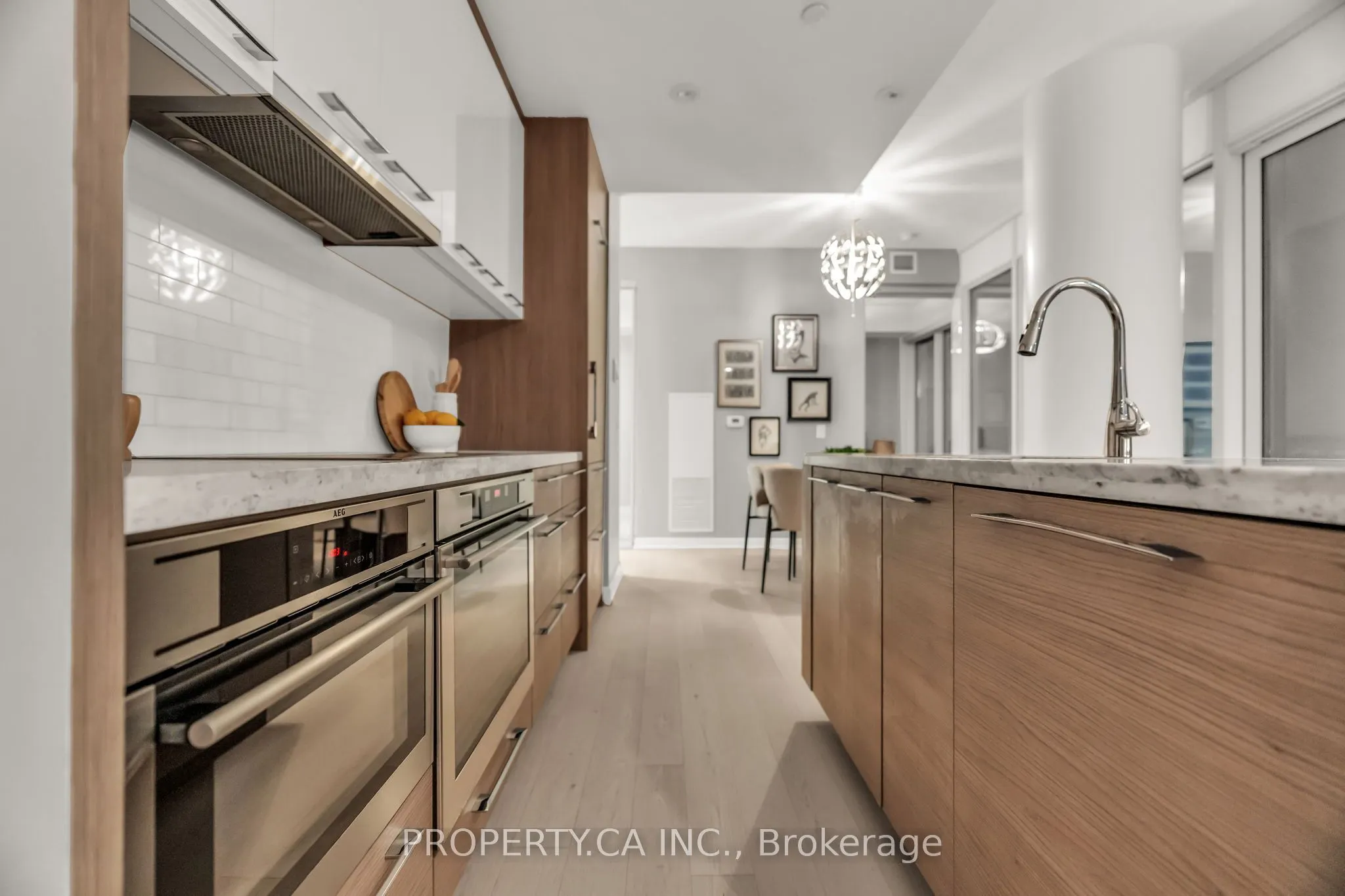 488 University Avenue #3002