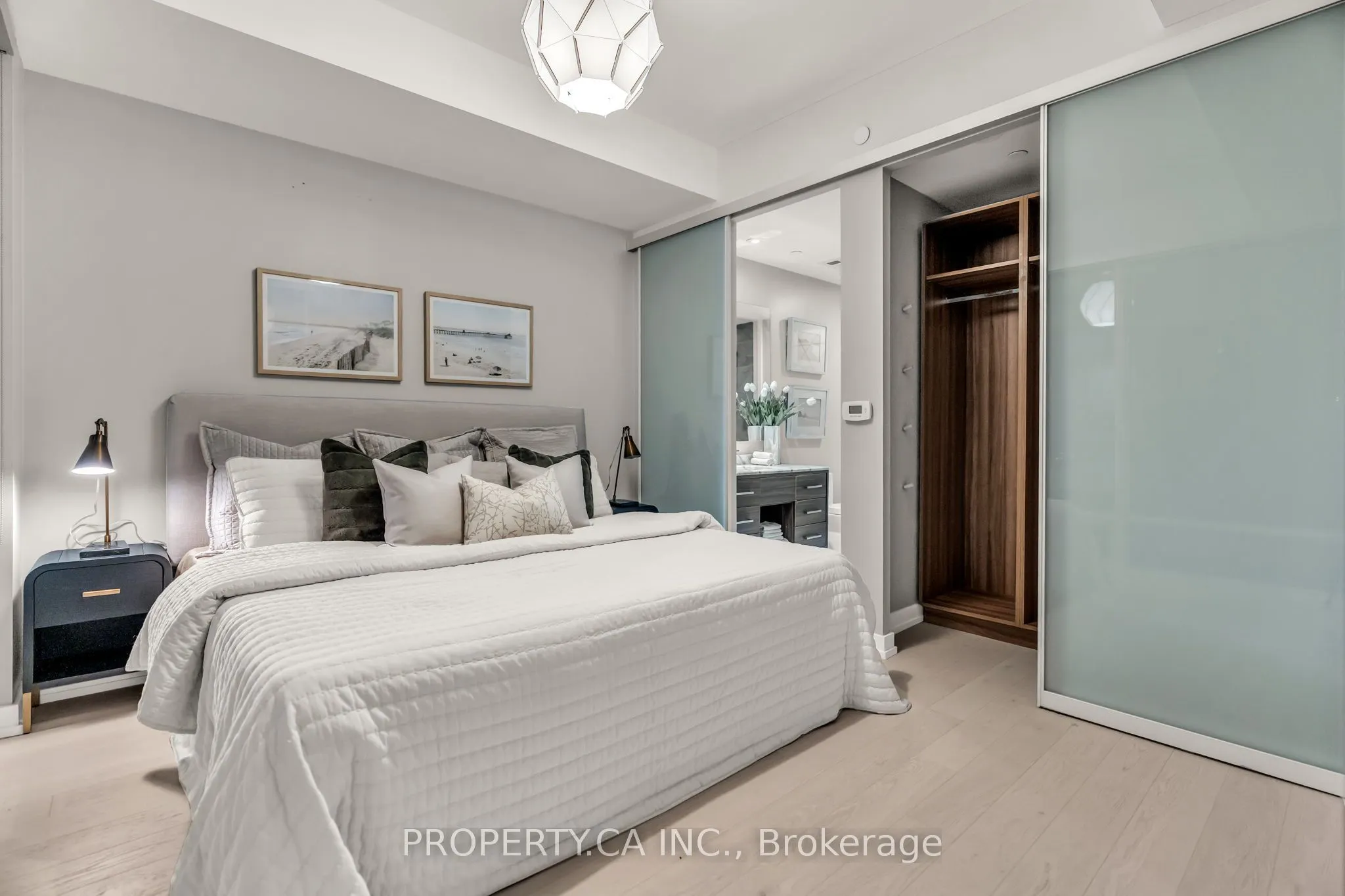 488 University Avenue #3002