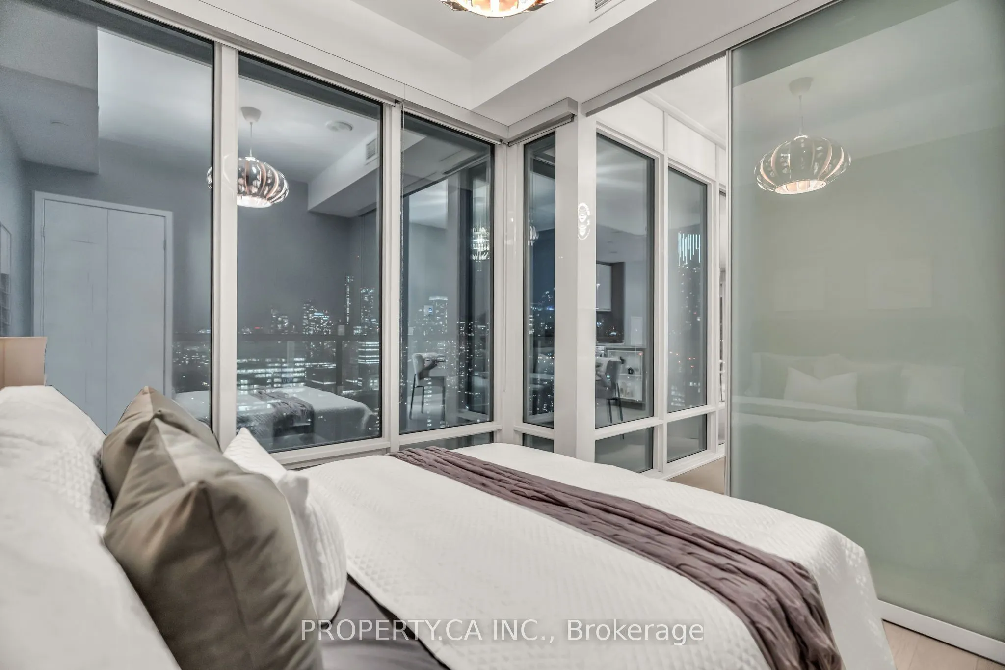 488 University Avenue #3002