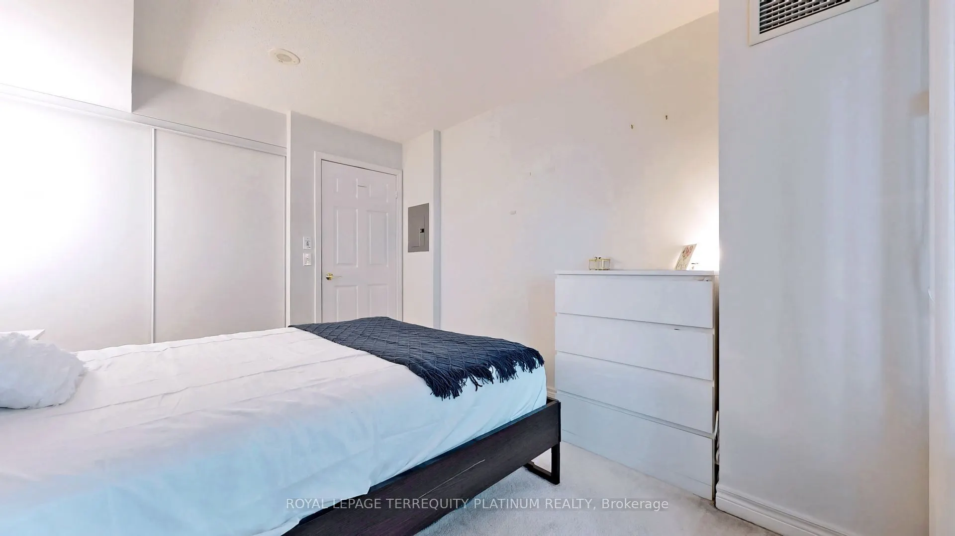 30 Grand Trunk Crescent #1907