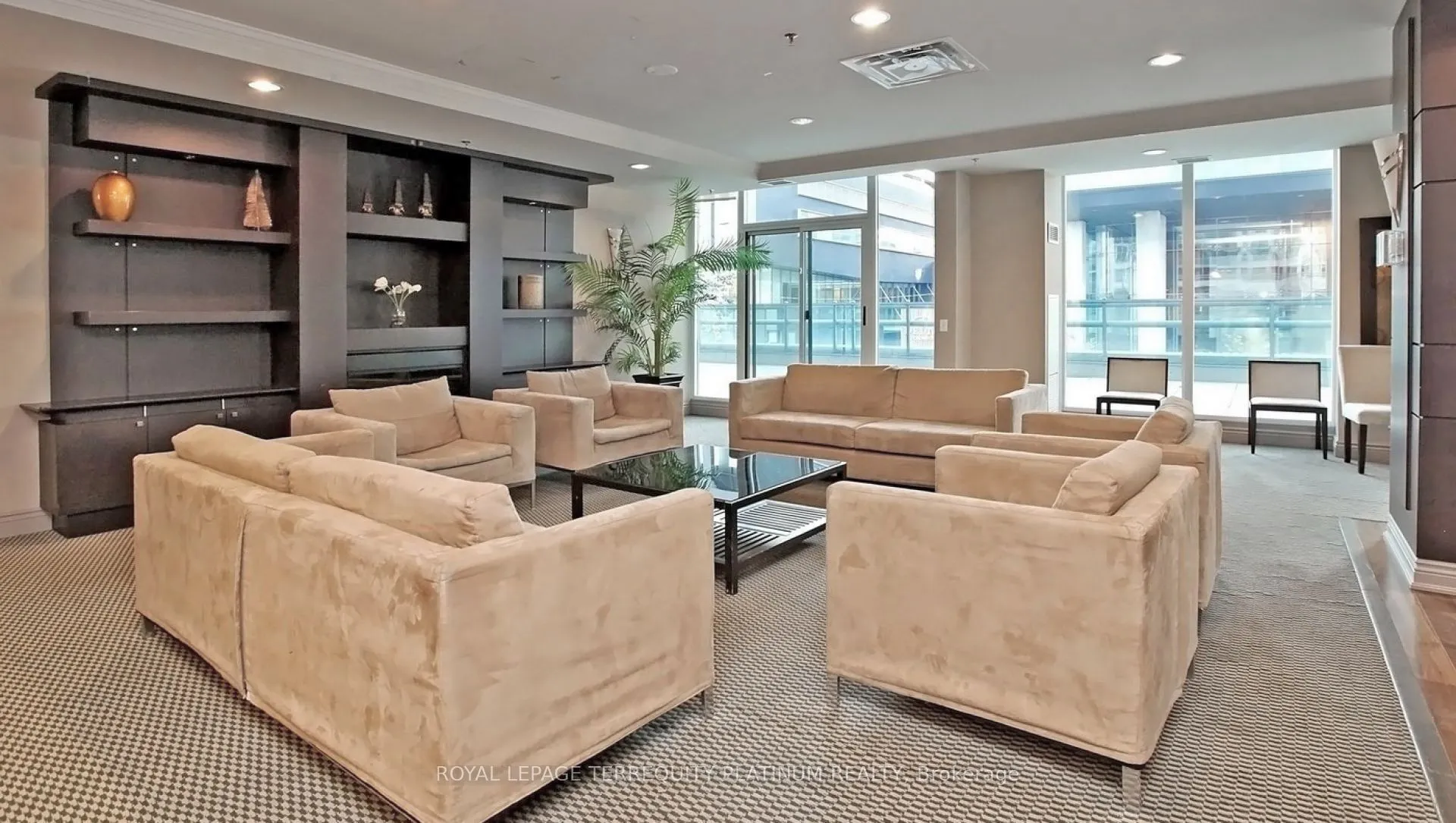 30 Grand Trunk Crescent #1907