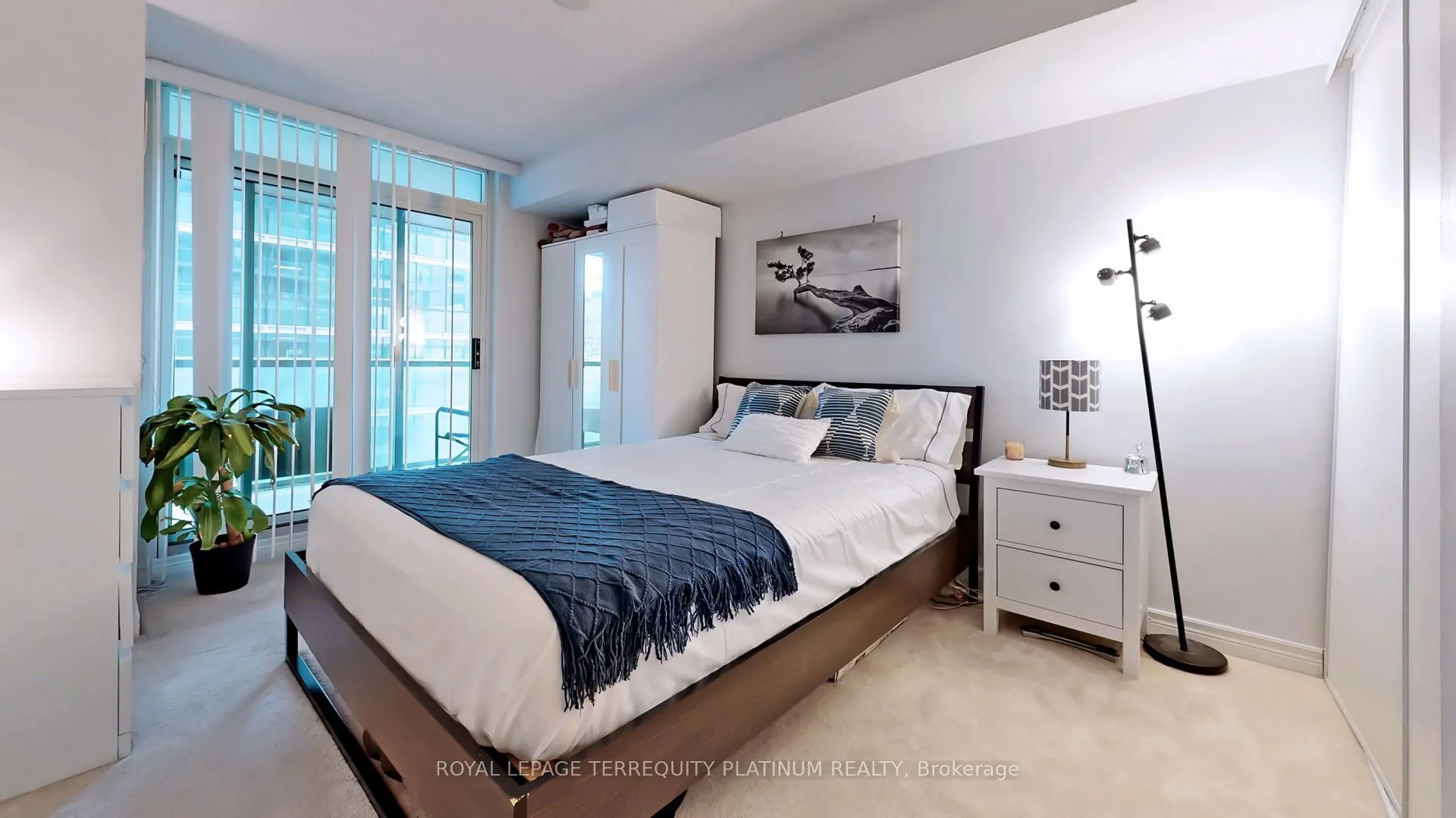 30 Grand Trunk Crescent #1907