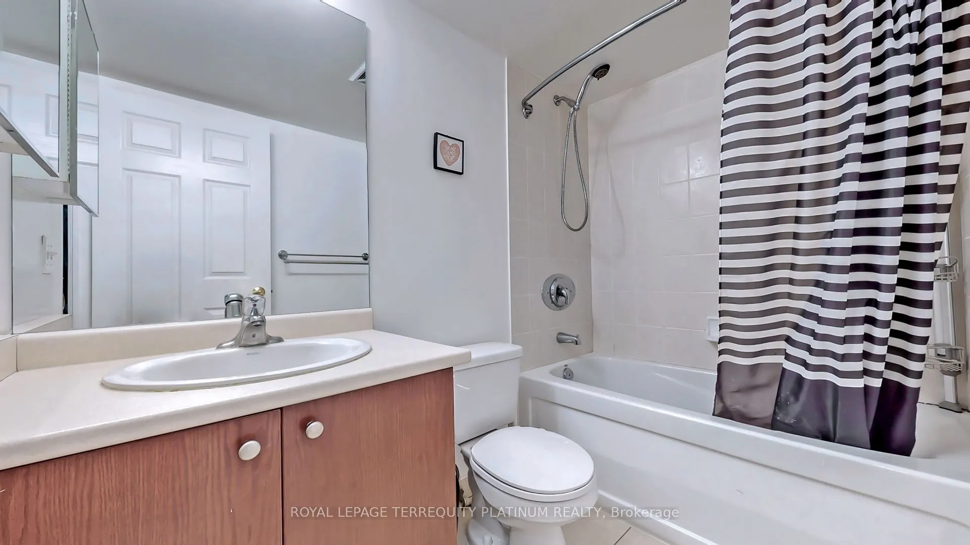30 Grand Trunk Crescent #1907