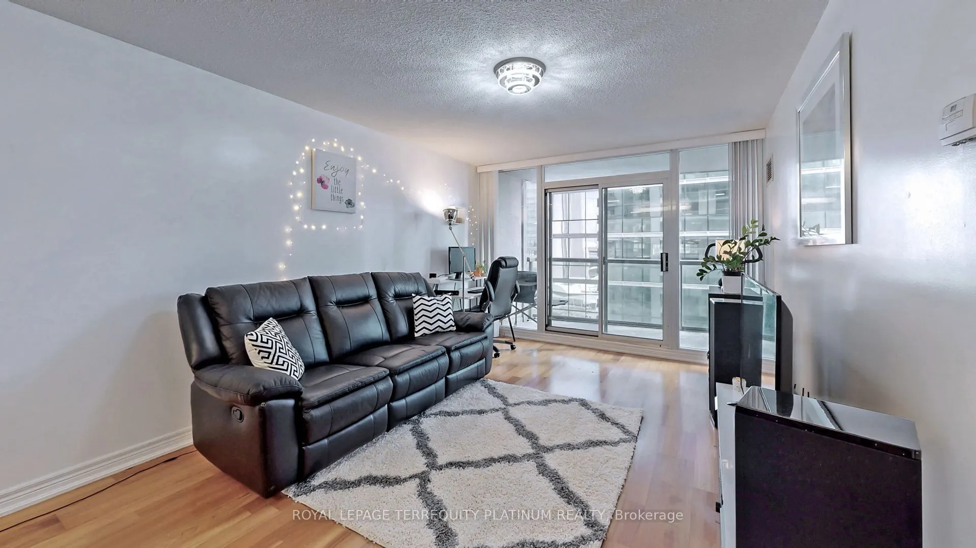30 Grand Trunk Crescent #1907