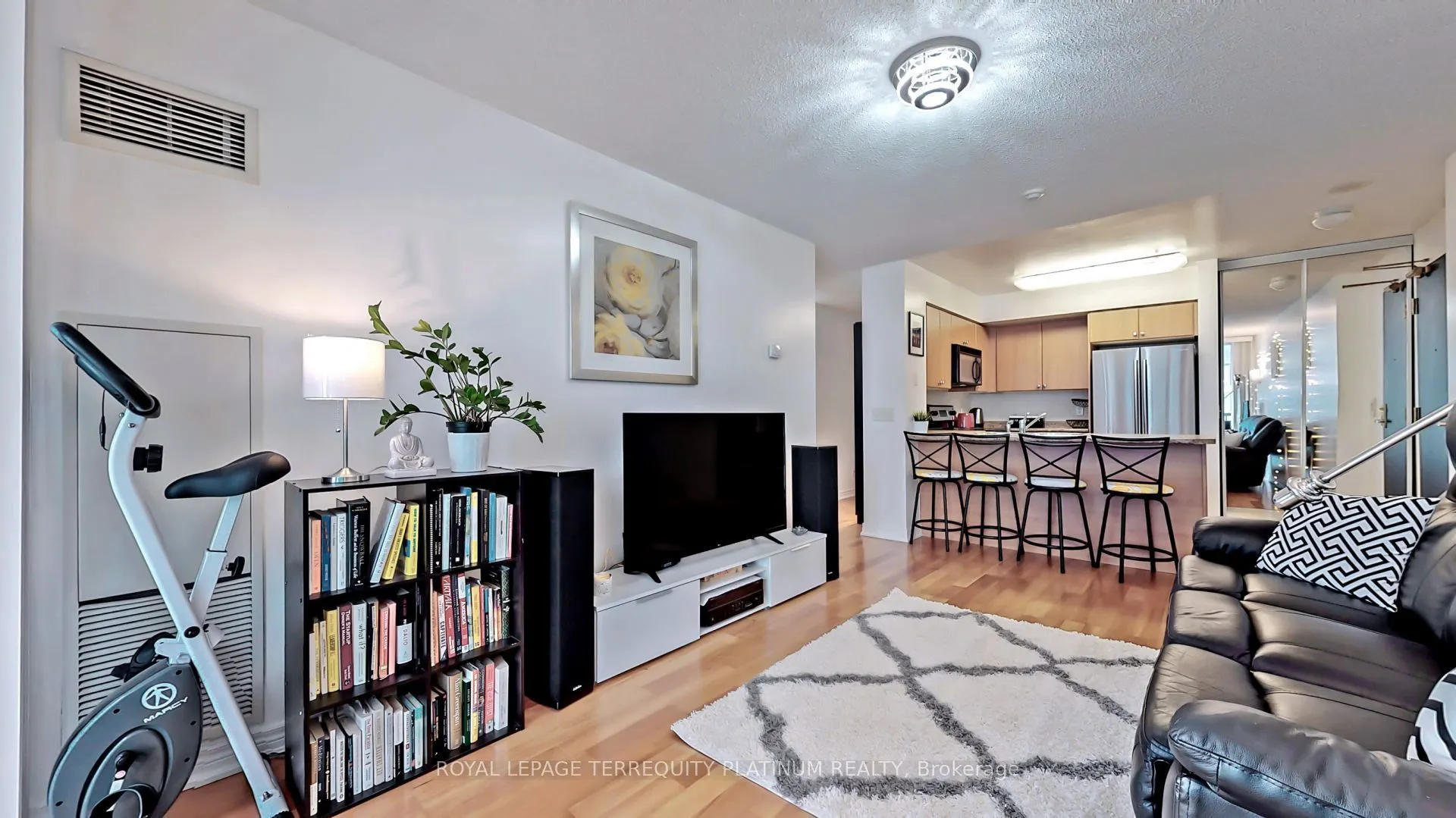 30 Grand Trunk Crescent #1907