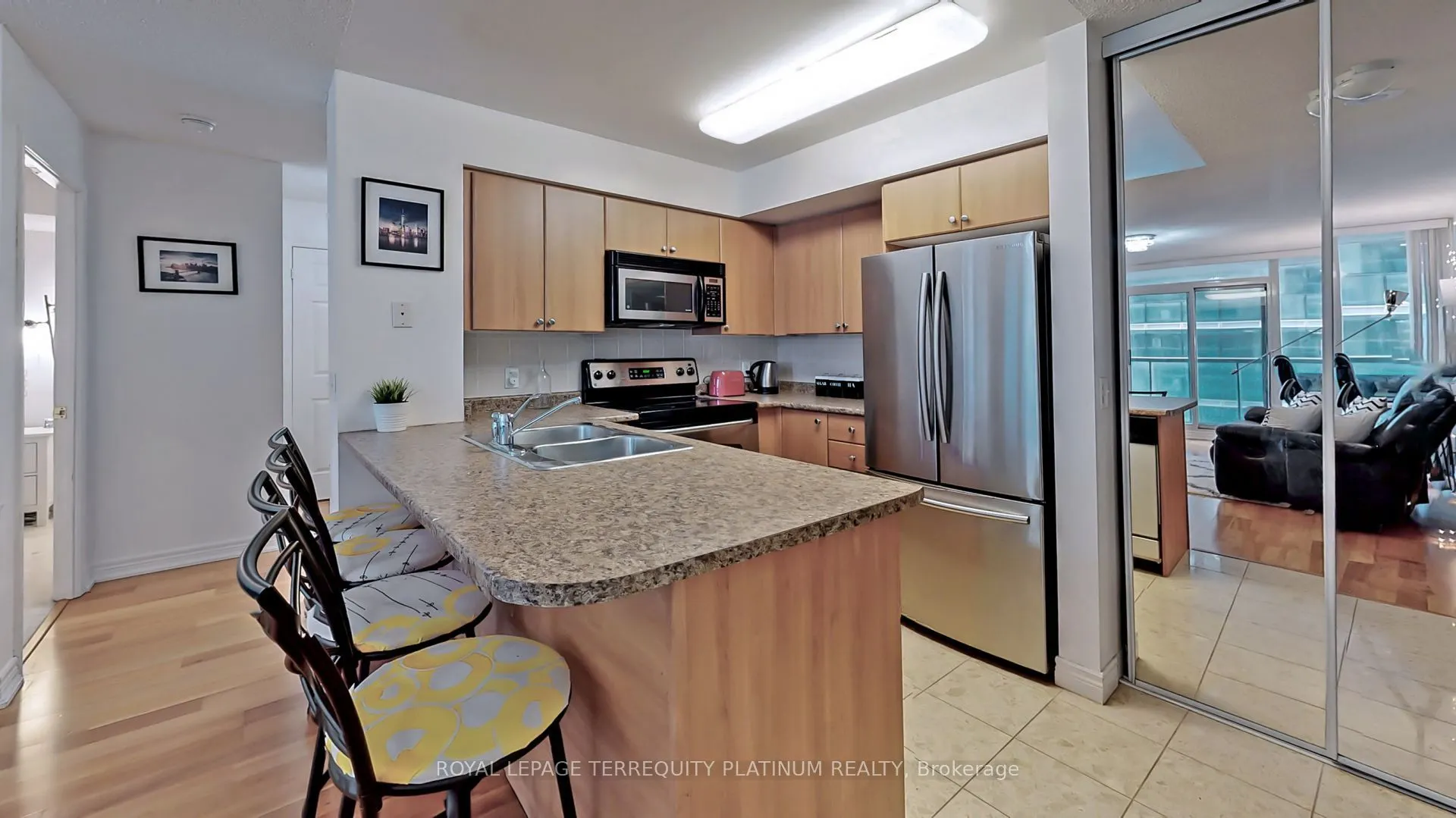 30 Grand Trunk Crescent #1907
