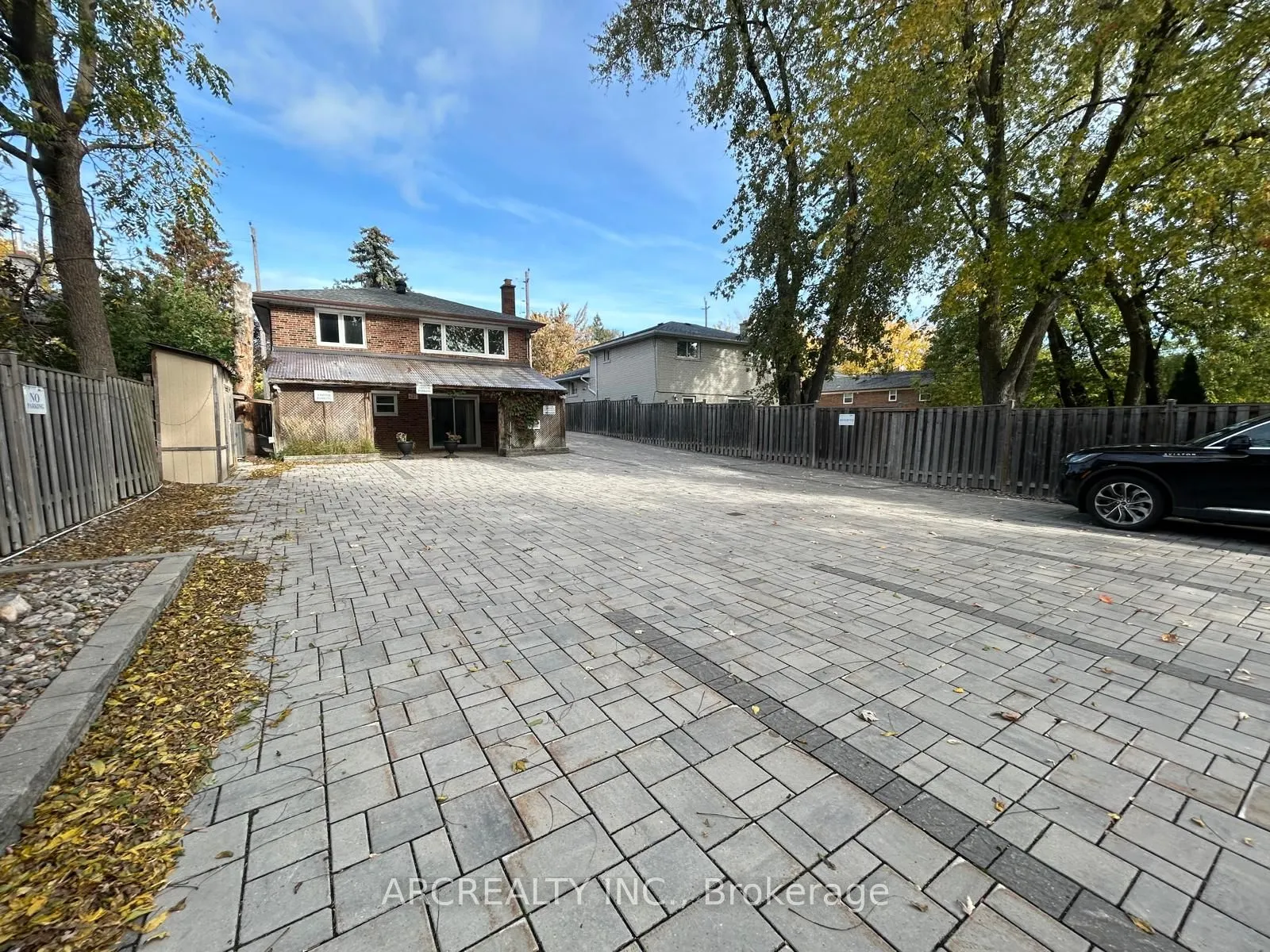 99 Finch Avenue E