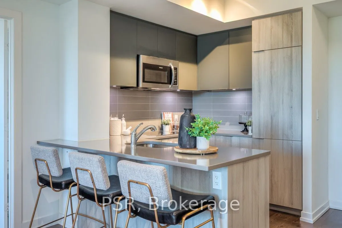 223 St Clair Avenue #605