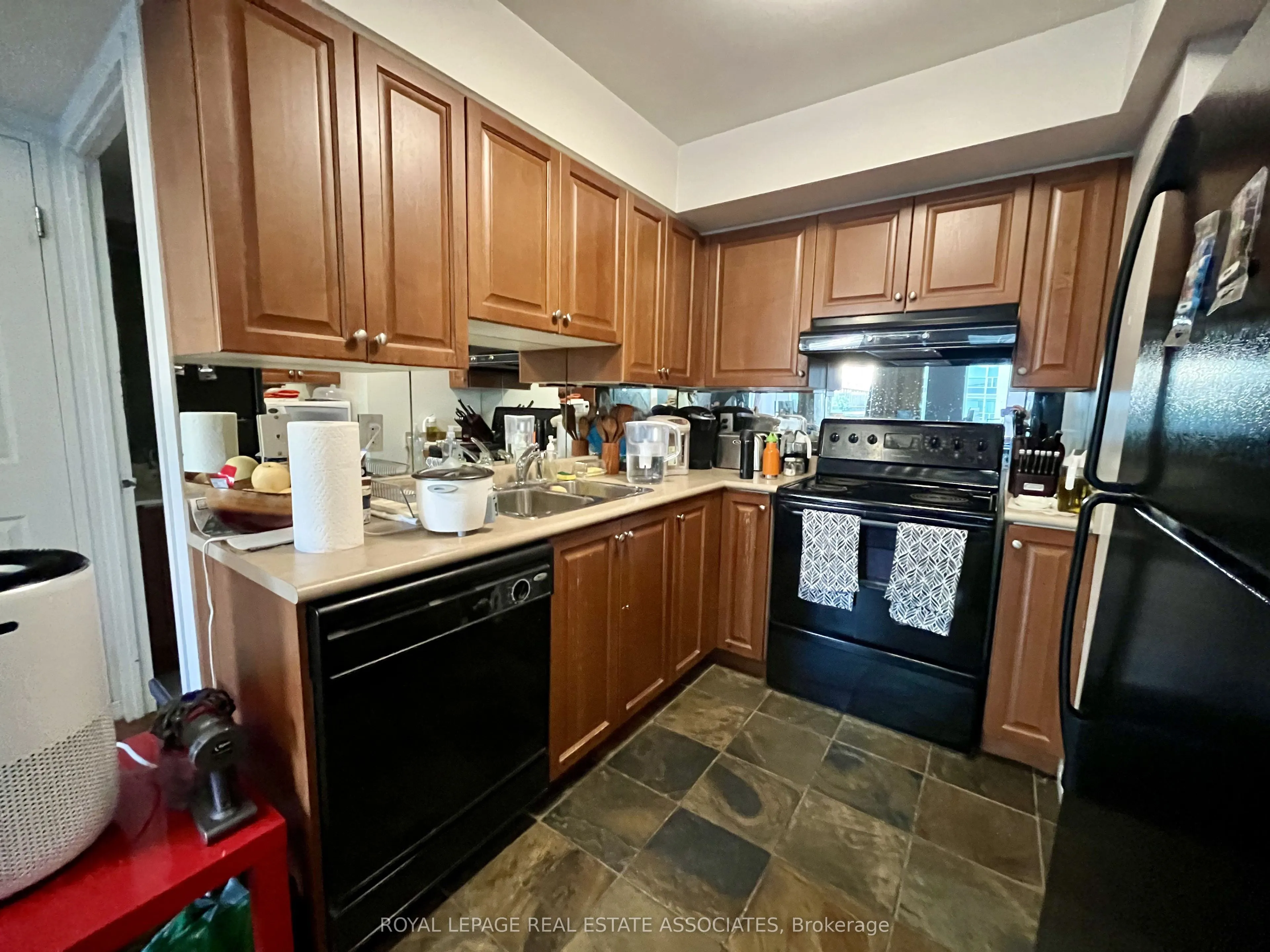 230 King Street E #604