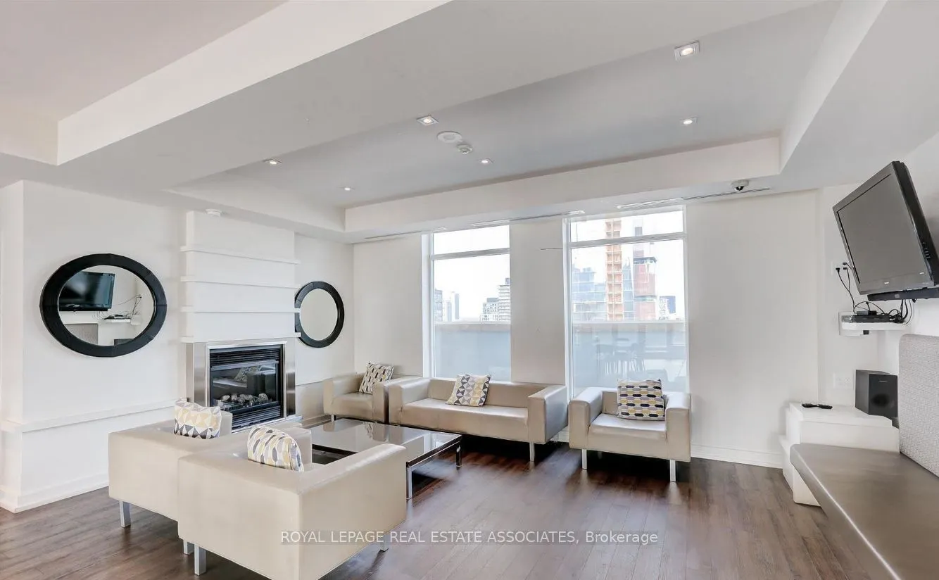 230 King Street E #604