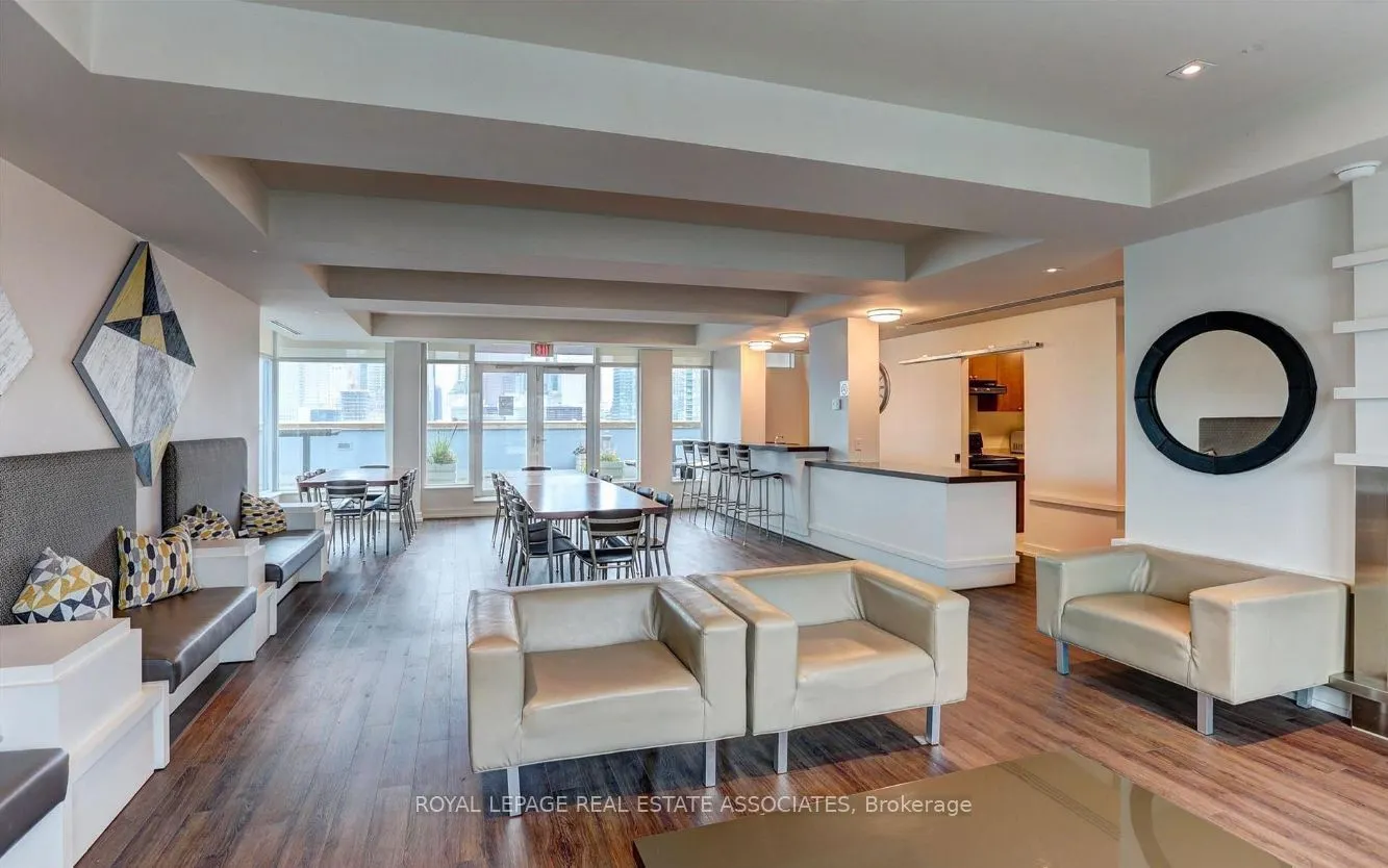 230 King Street E #604