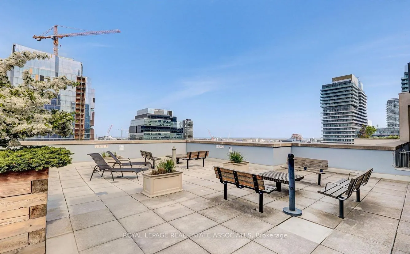 230 King Street E #604