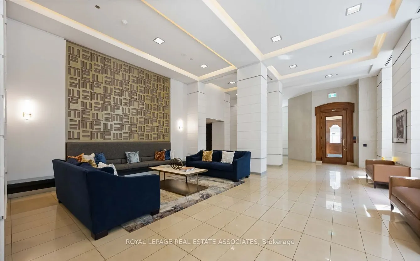 230 King Street E #604