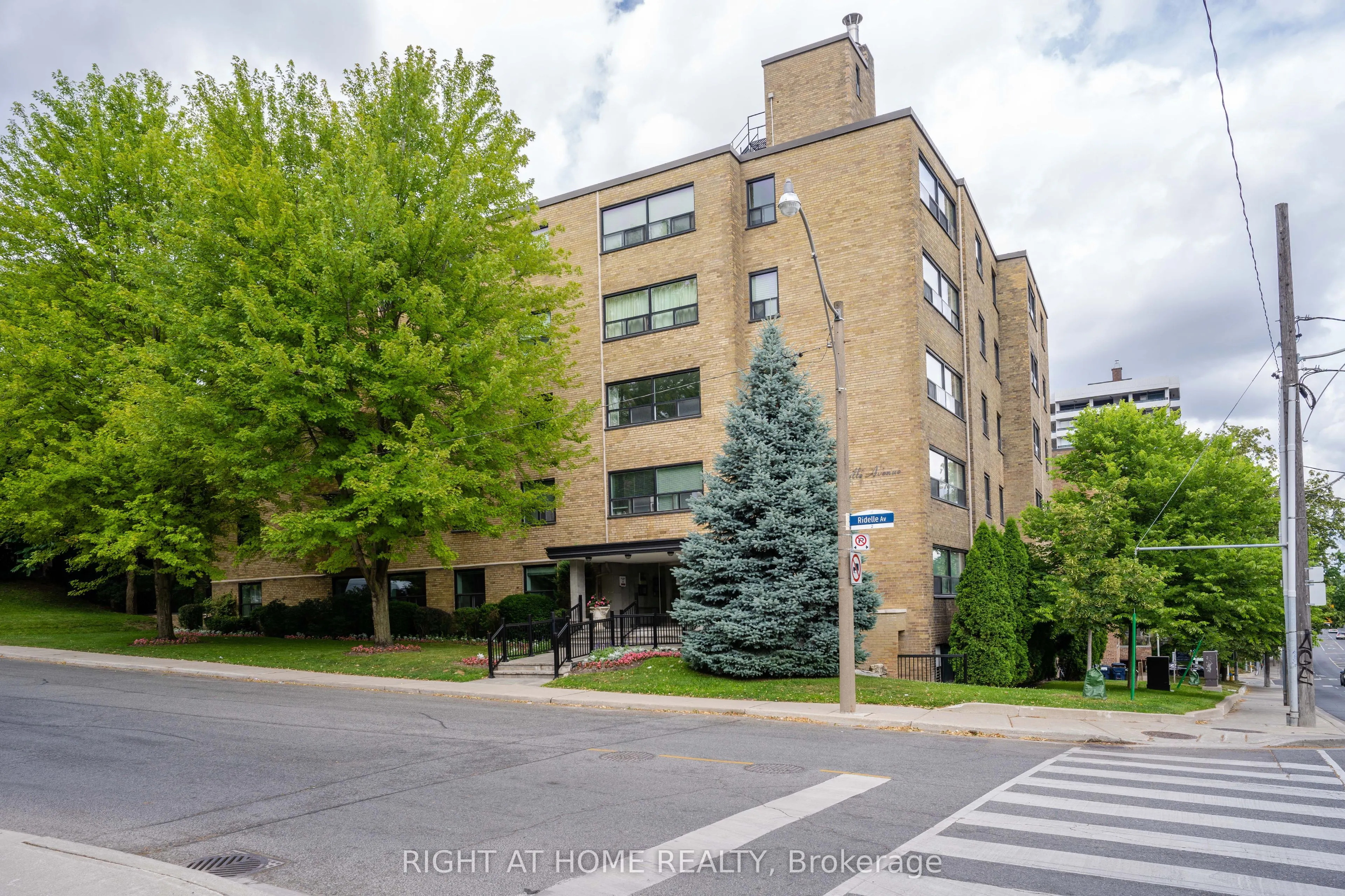 2 Ridelle Avenue #502
