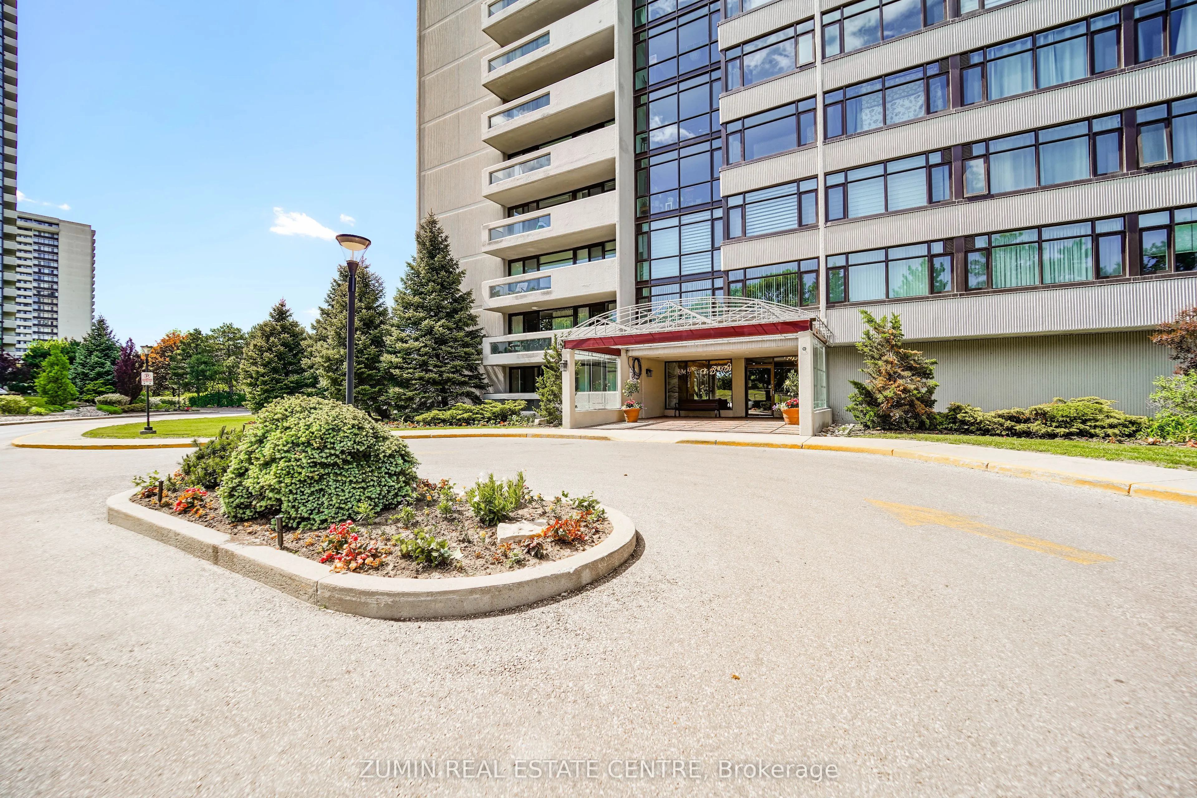 1555 Finch Avenue E #602