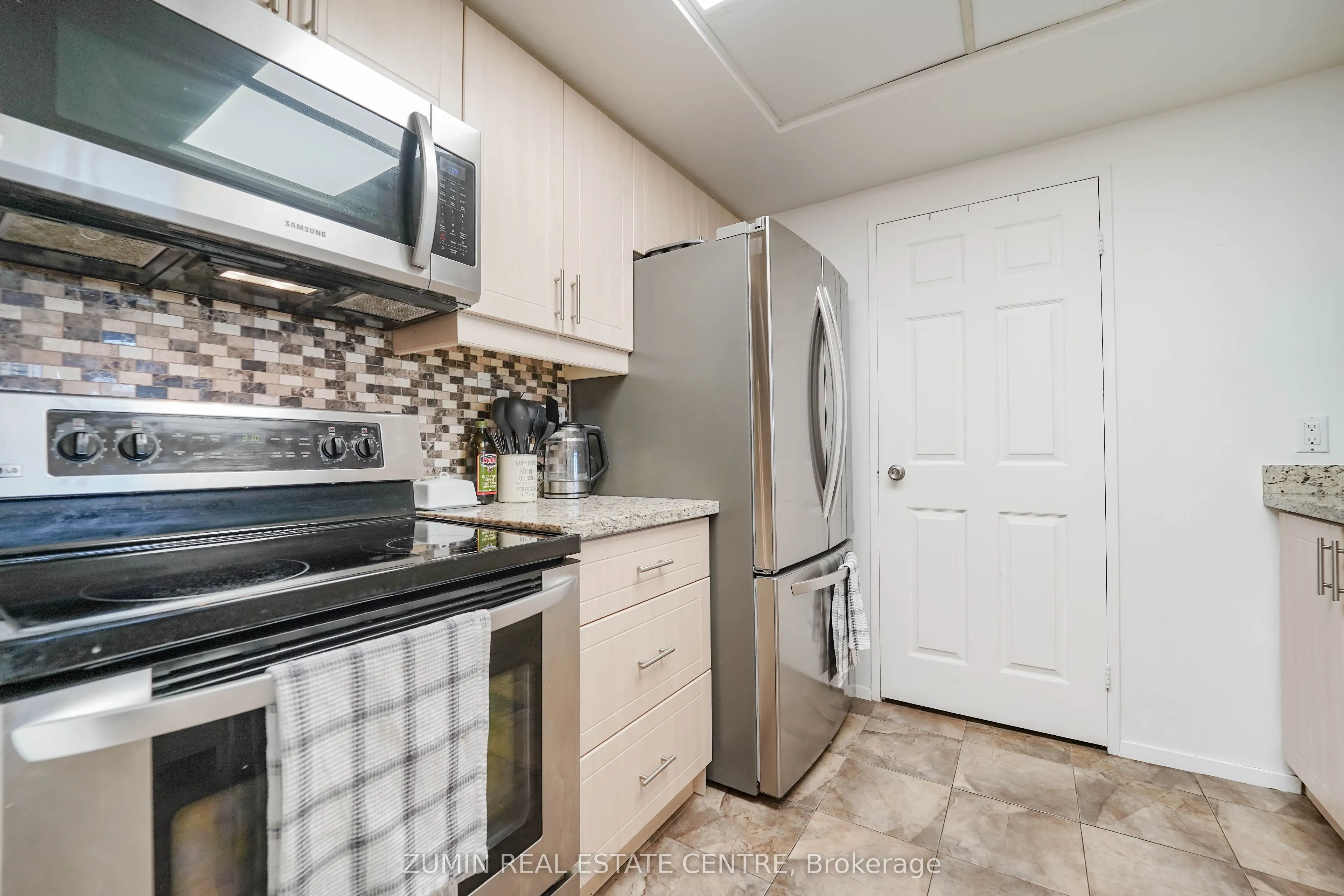 1555 Finch Avenue E #602