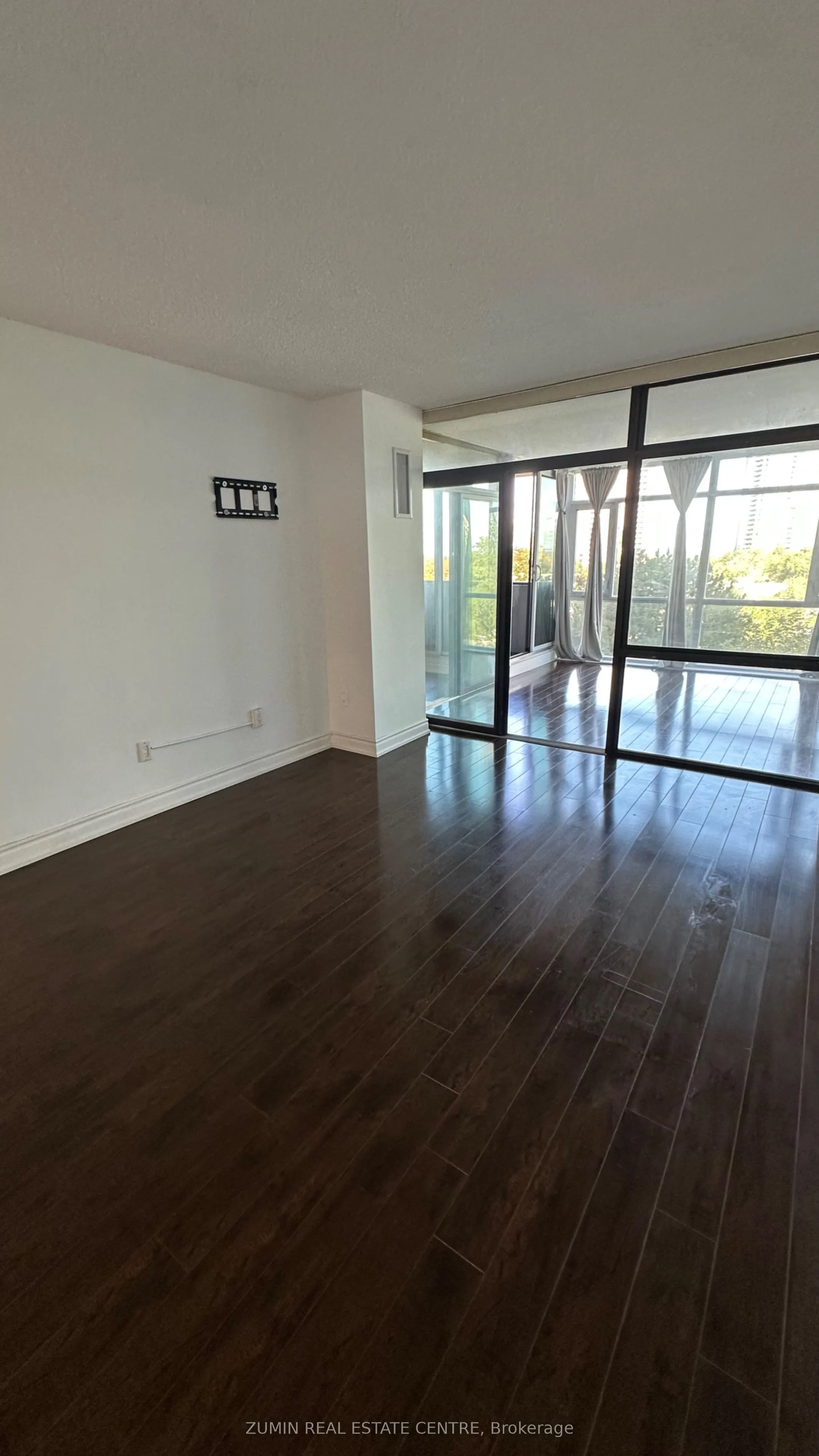 1555 Finch Avenue E #602