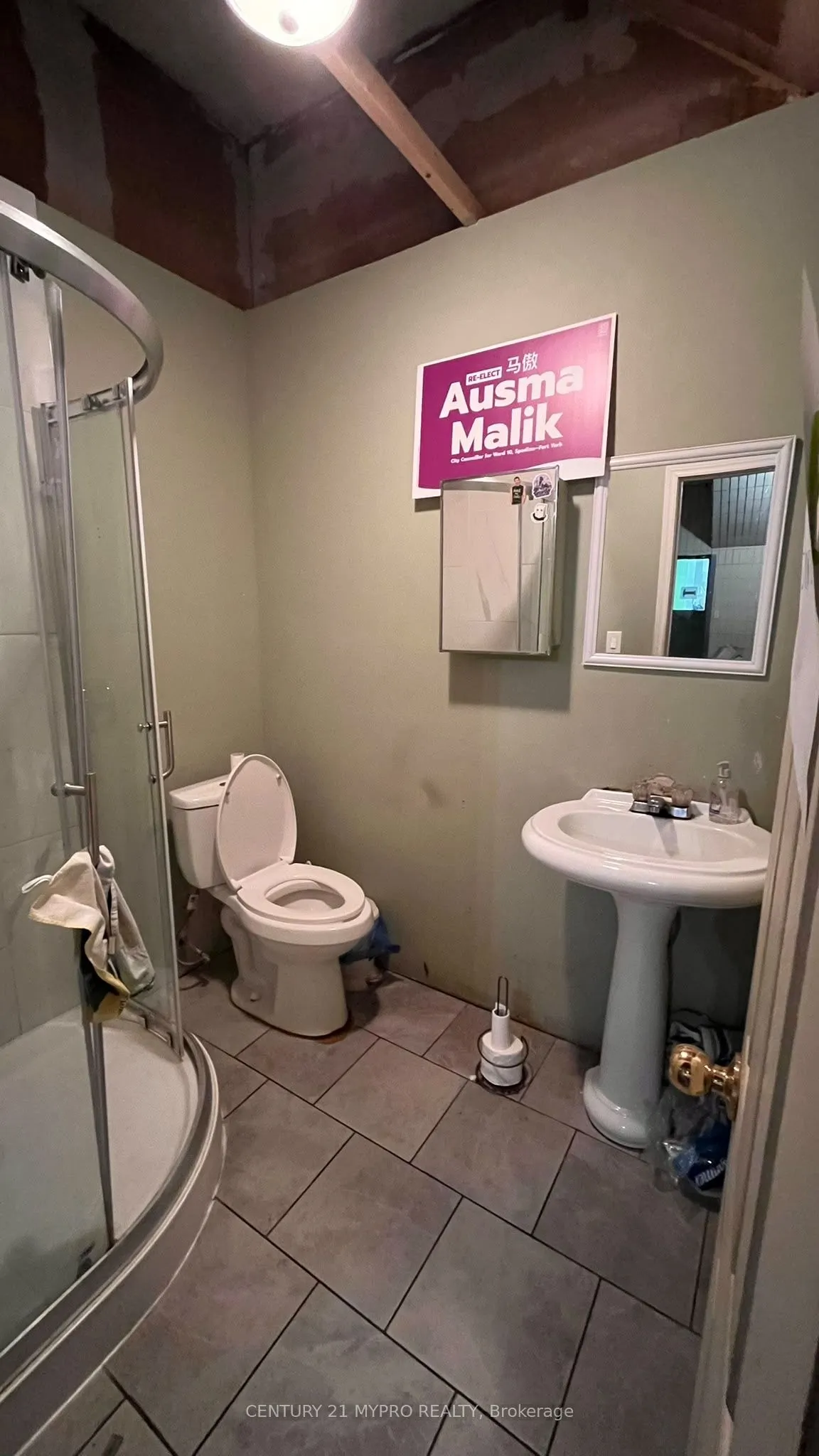 871 Dundas Street W