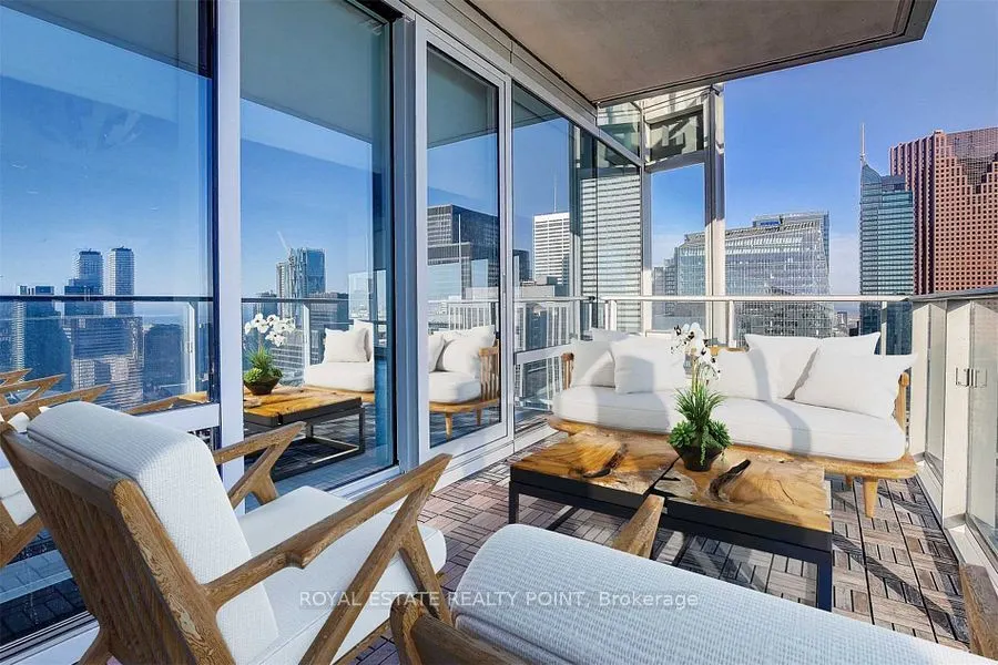 180 University Avenue #4809