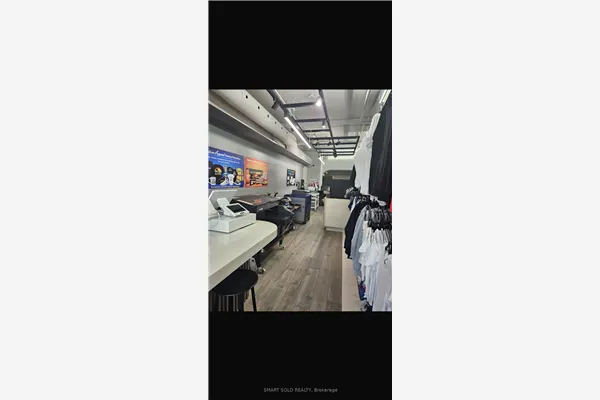 495 Queen Street W