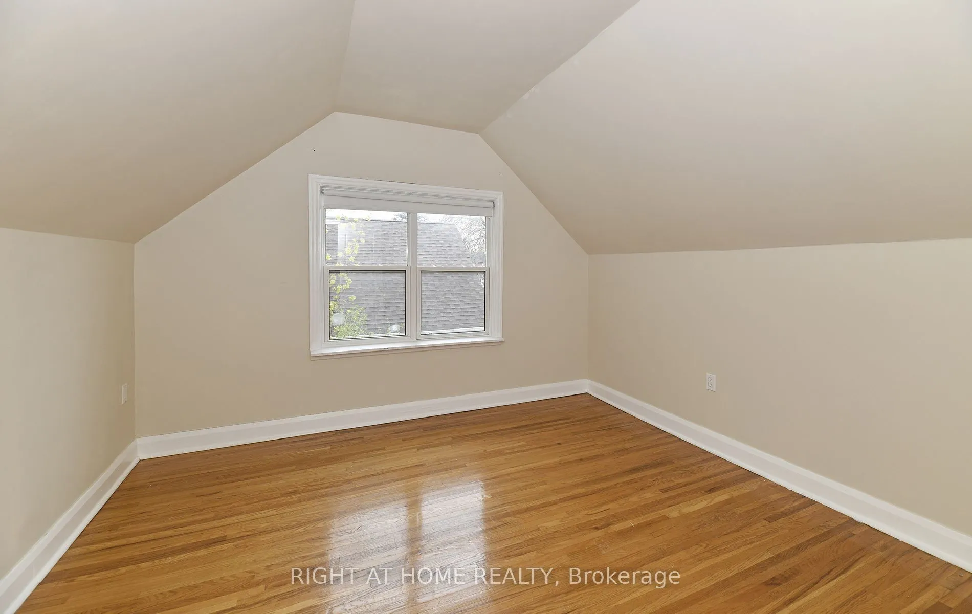 234 Poyntz Avenue