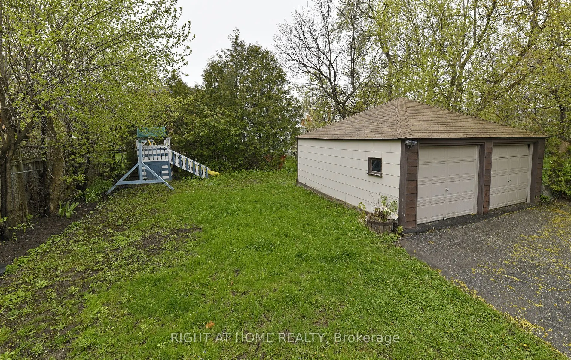 234 Poyntz Avenue
