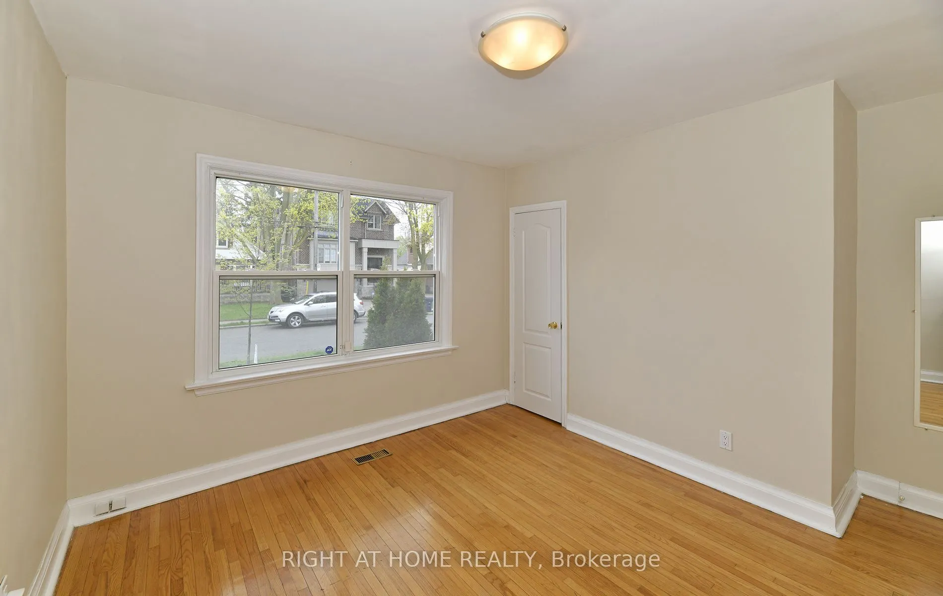 234 Poyntz Avenue