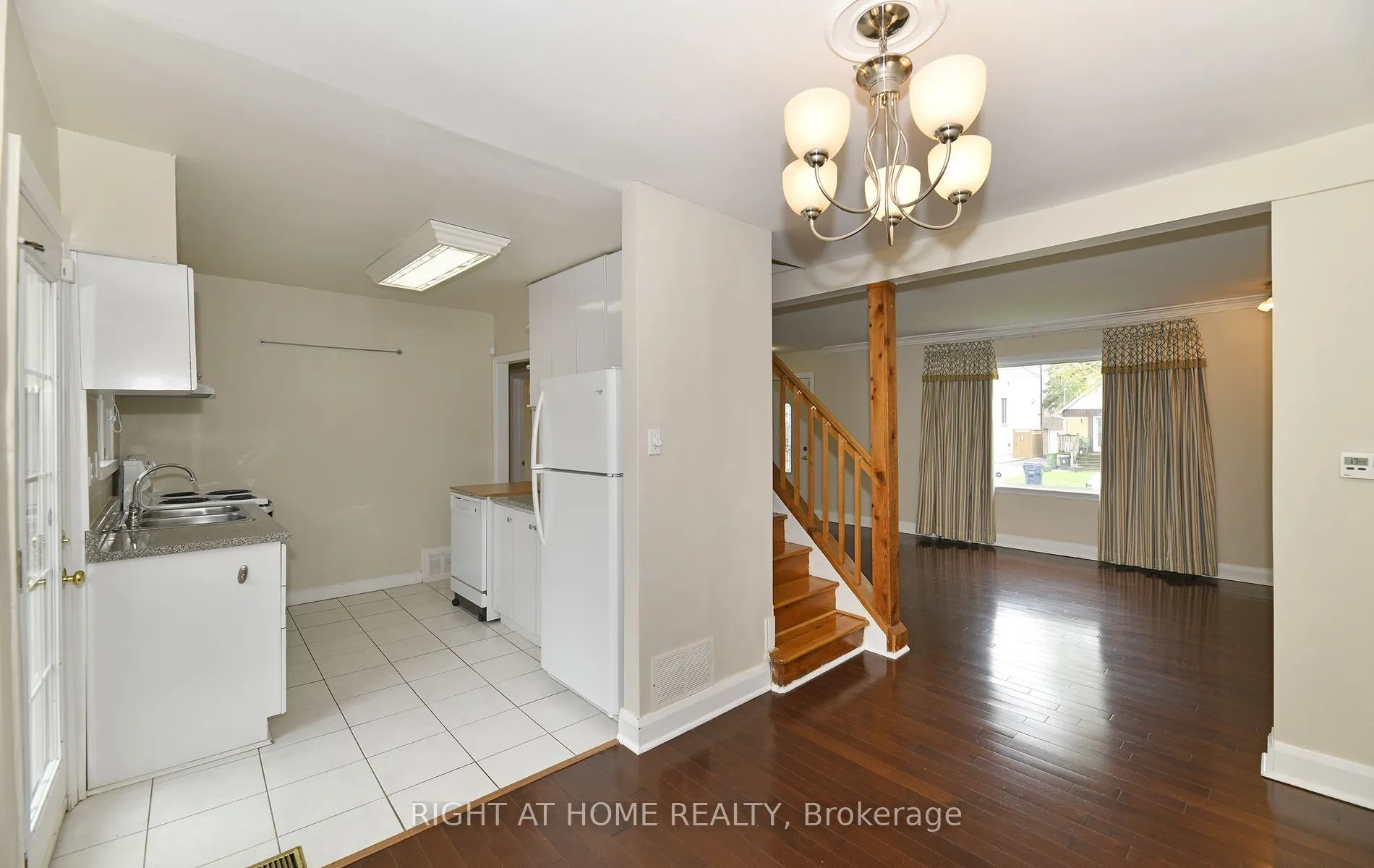 234 Poyntz Avenue