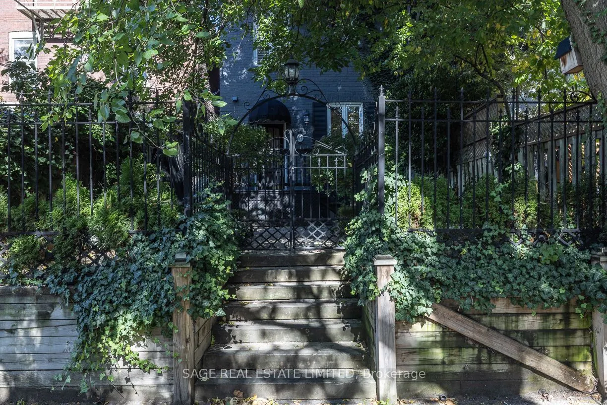 41 Chicora Avenue
