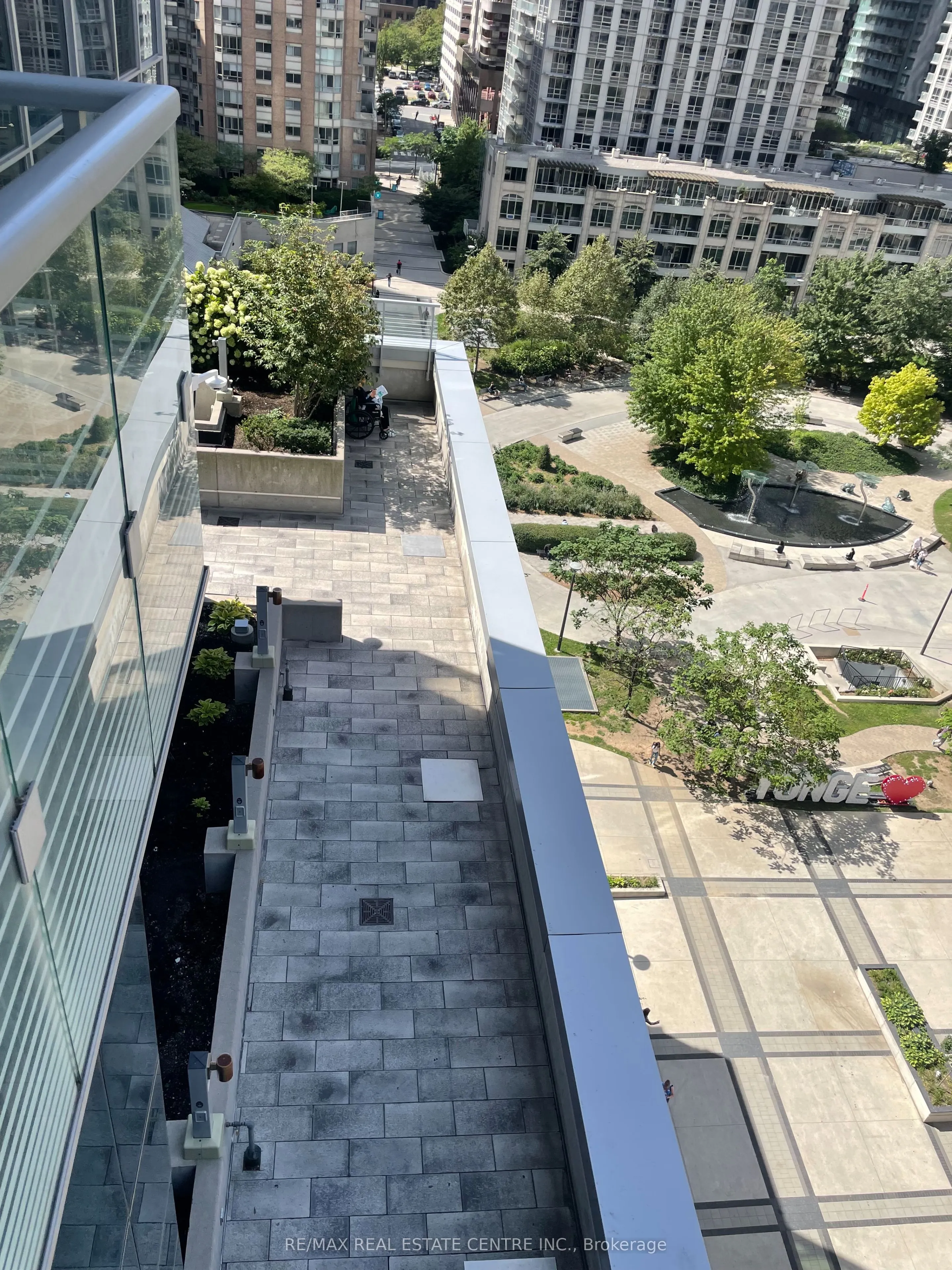 386 Yonge Street #724