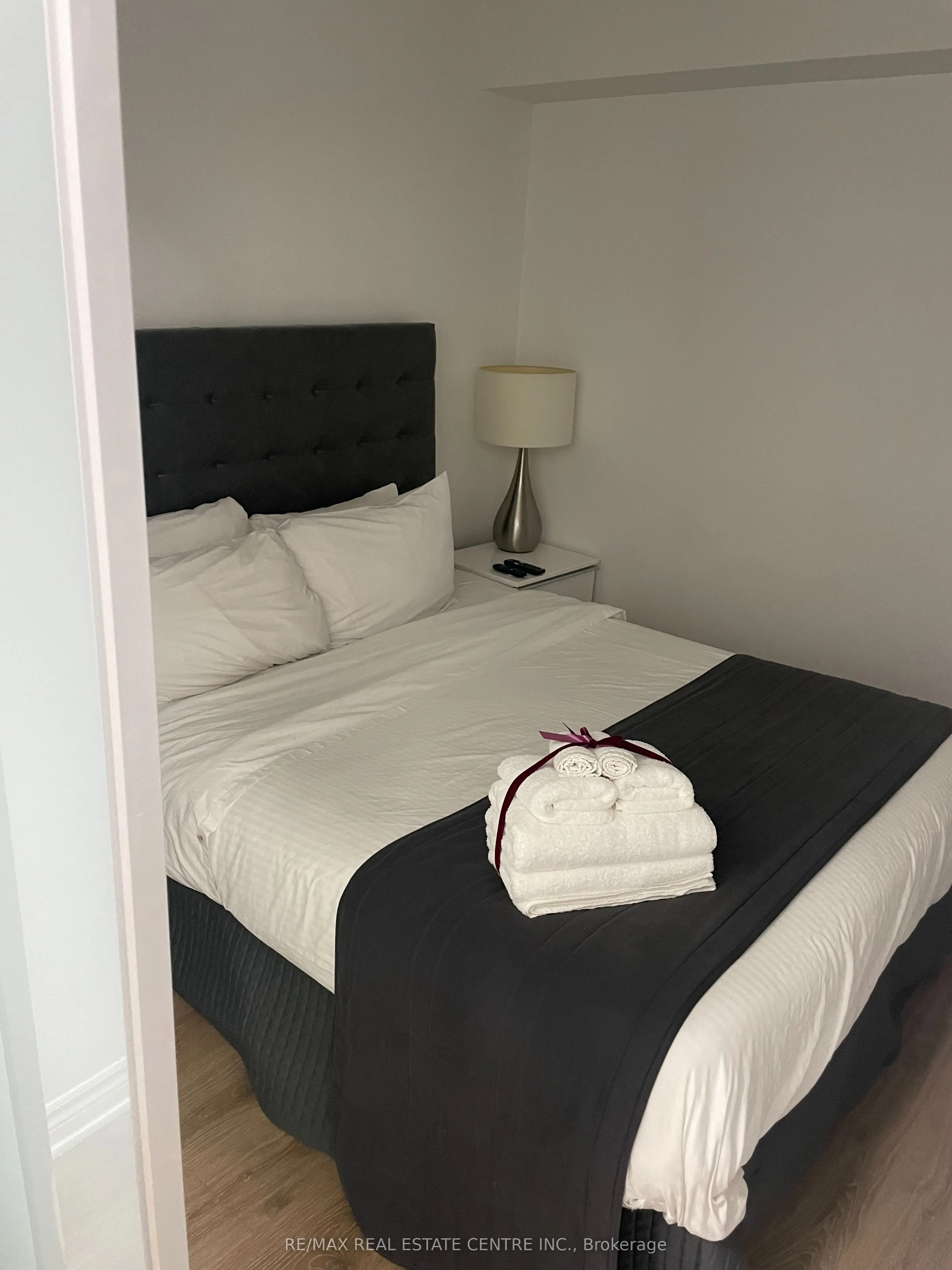 386 Yonge Street #724