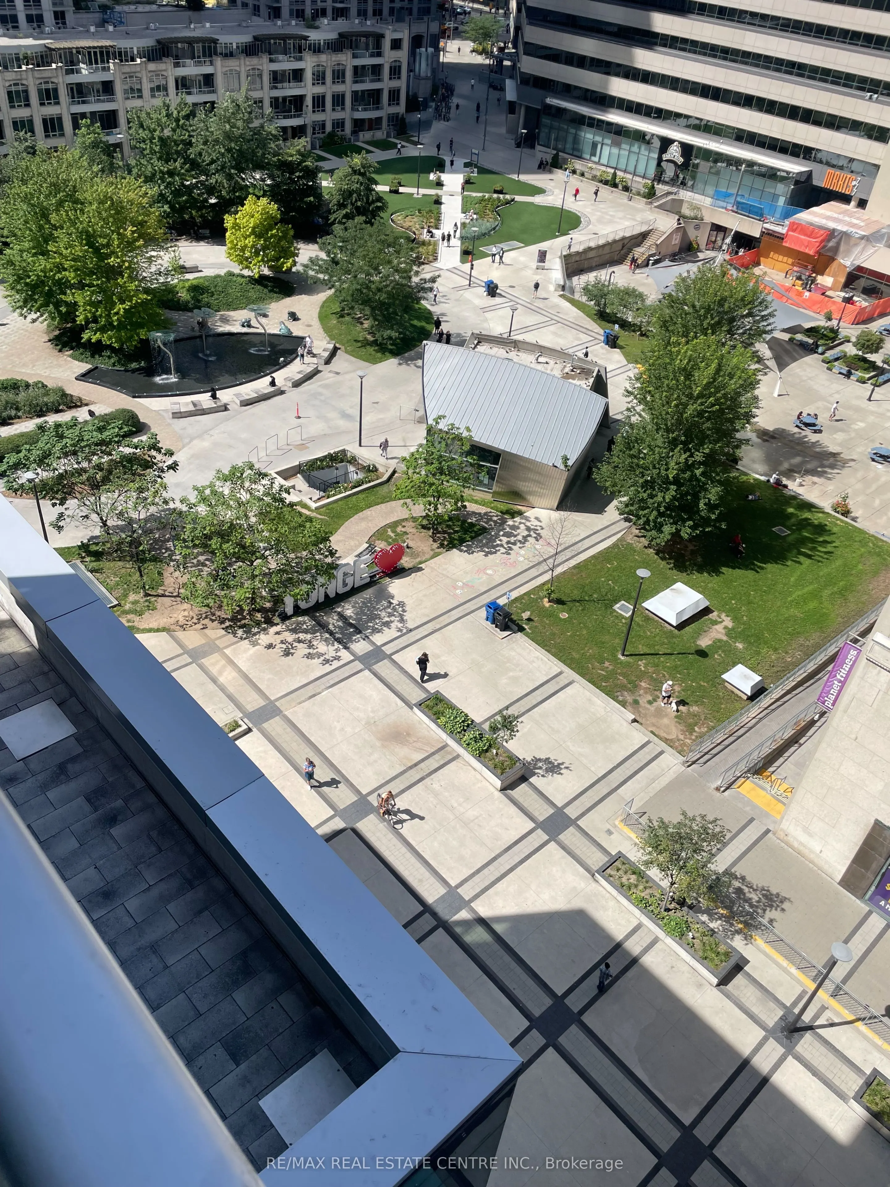 386 Yonge Street #724