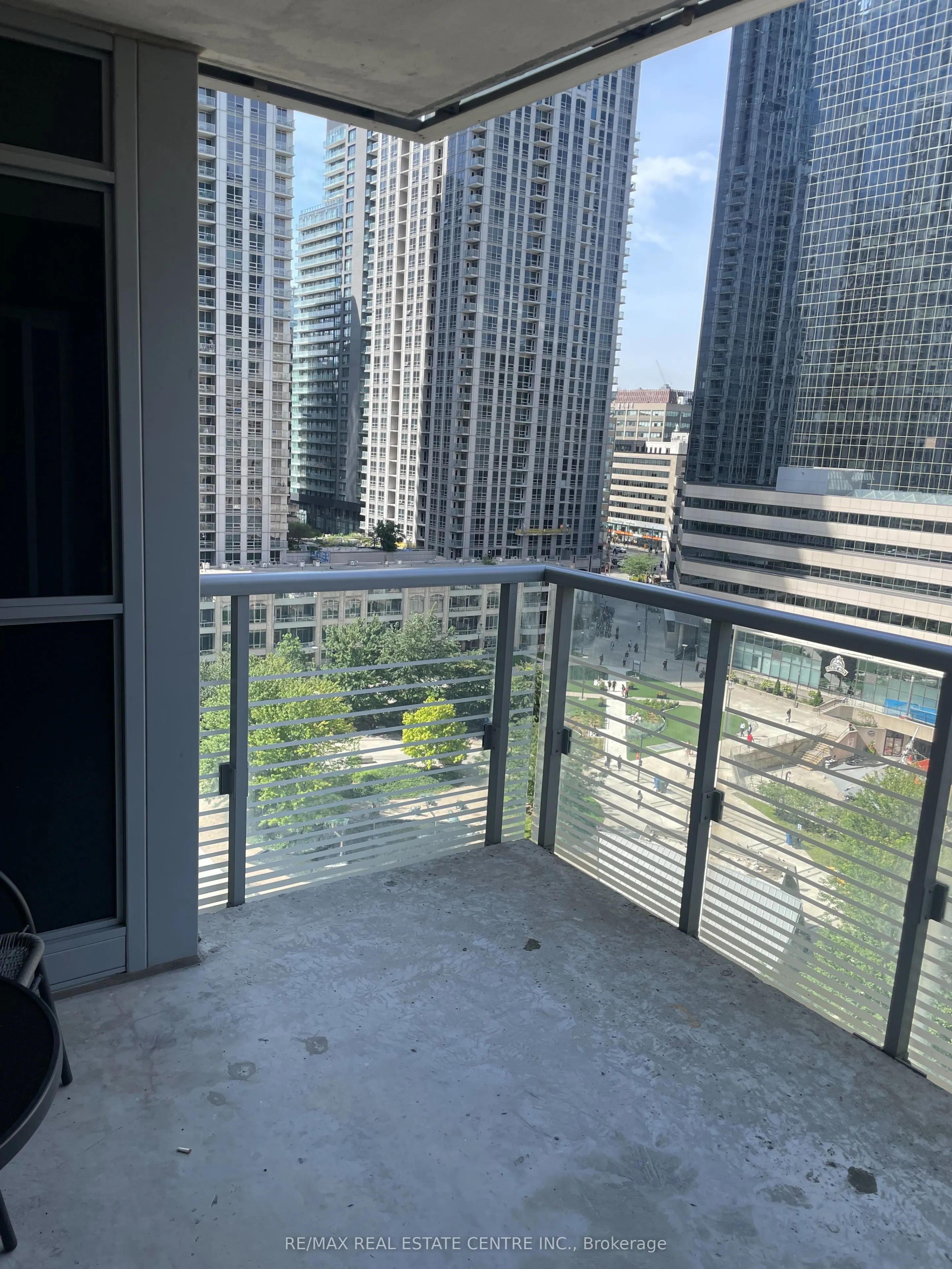 386 Yonge Street #724