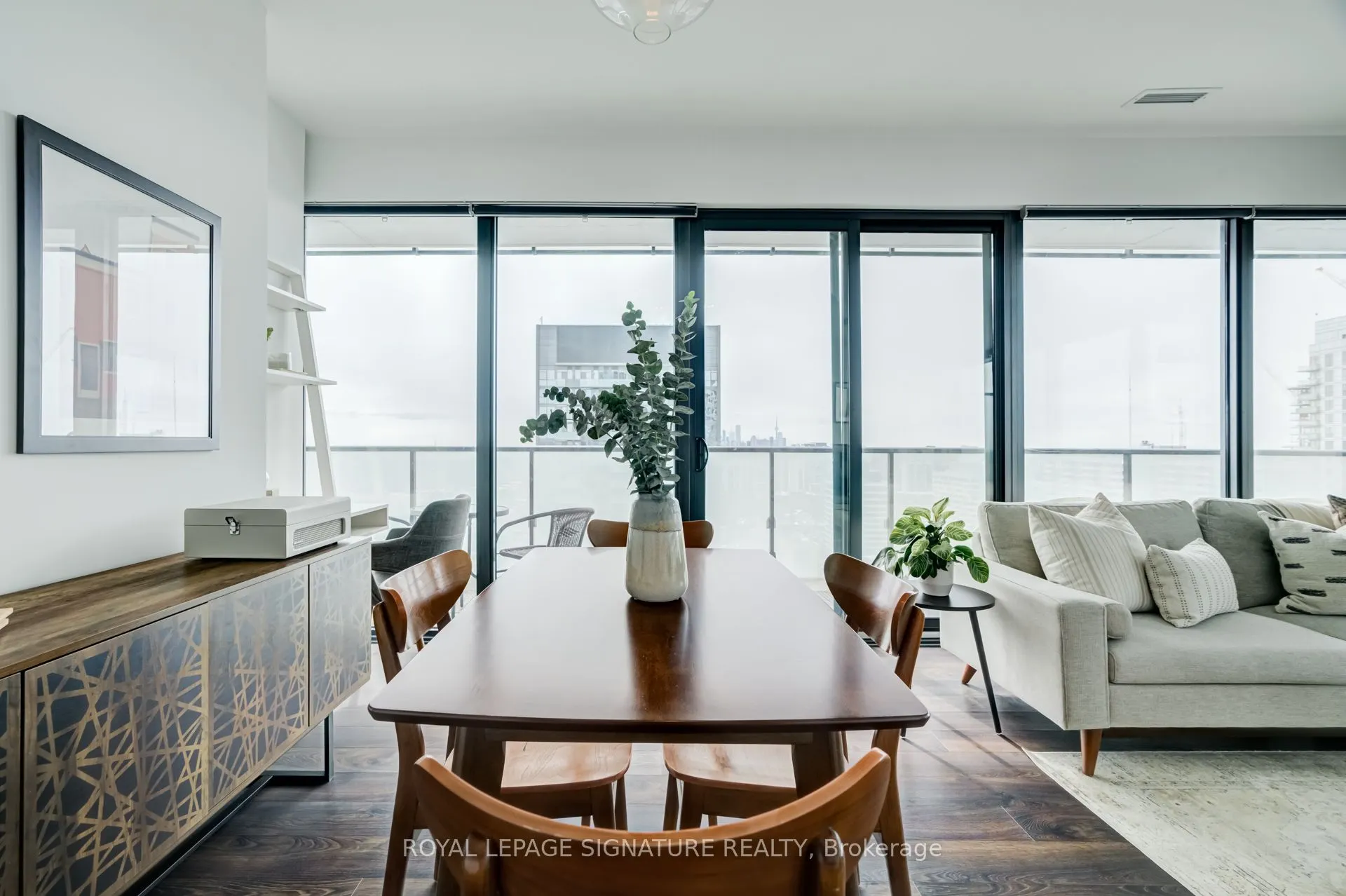 185 Roehampton Avenue #2710