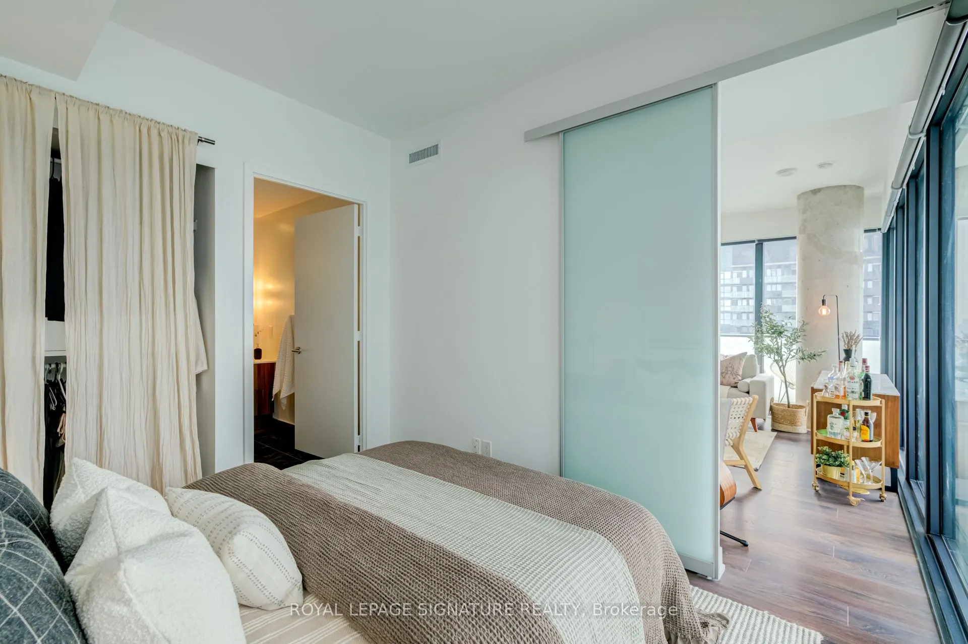 185 Roehampton Avenue #2710