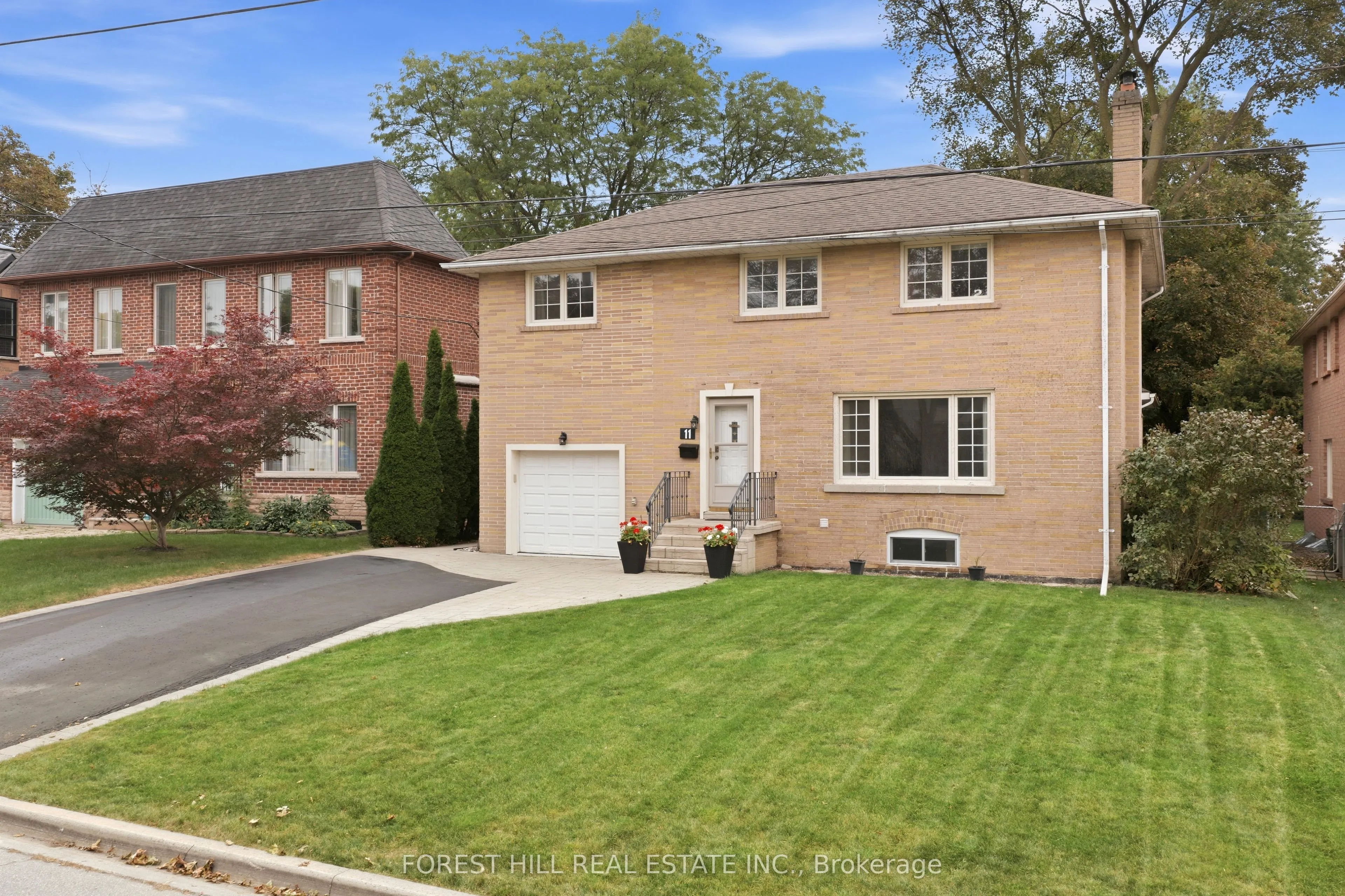 11 Urbandale Avenue