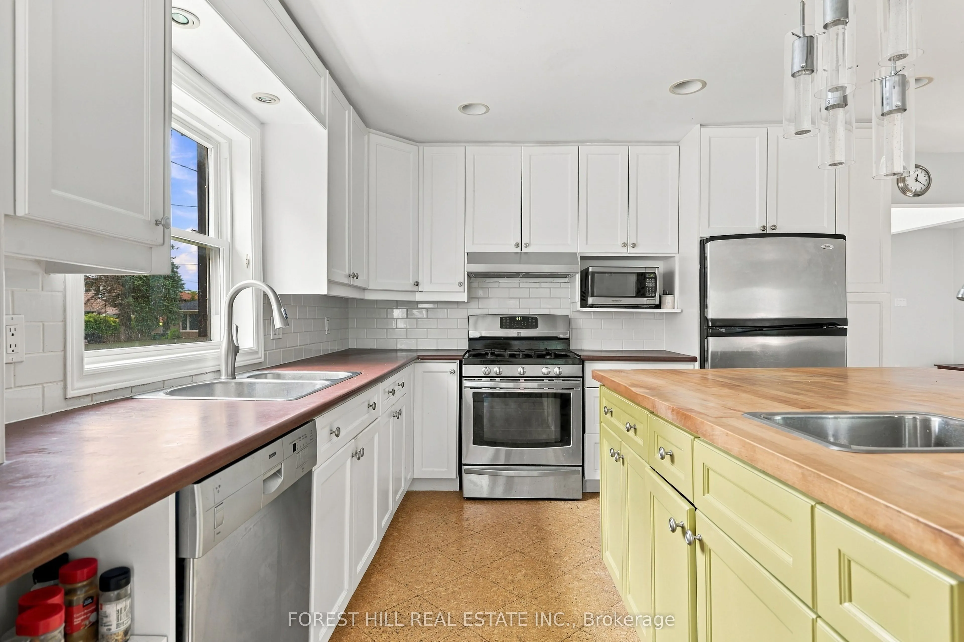 11 Urbandale Avenue