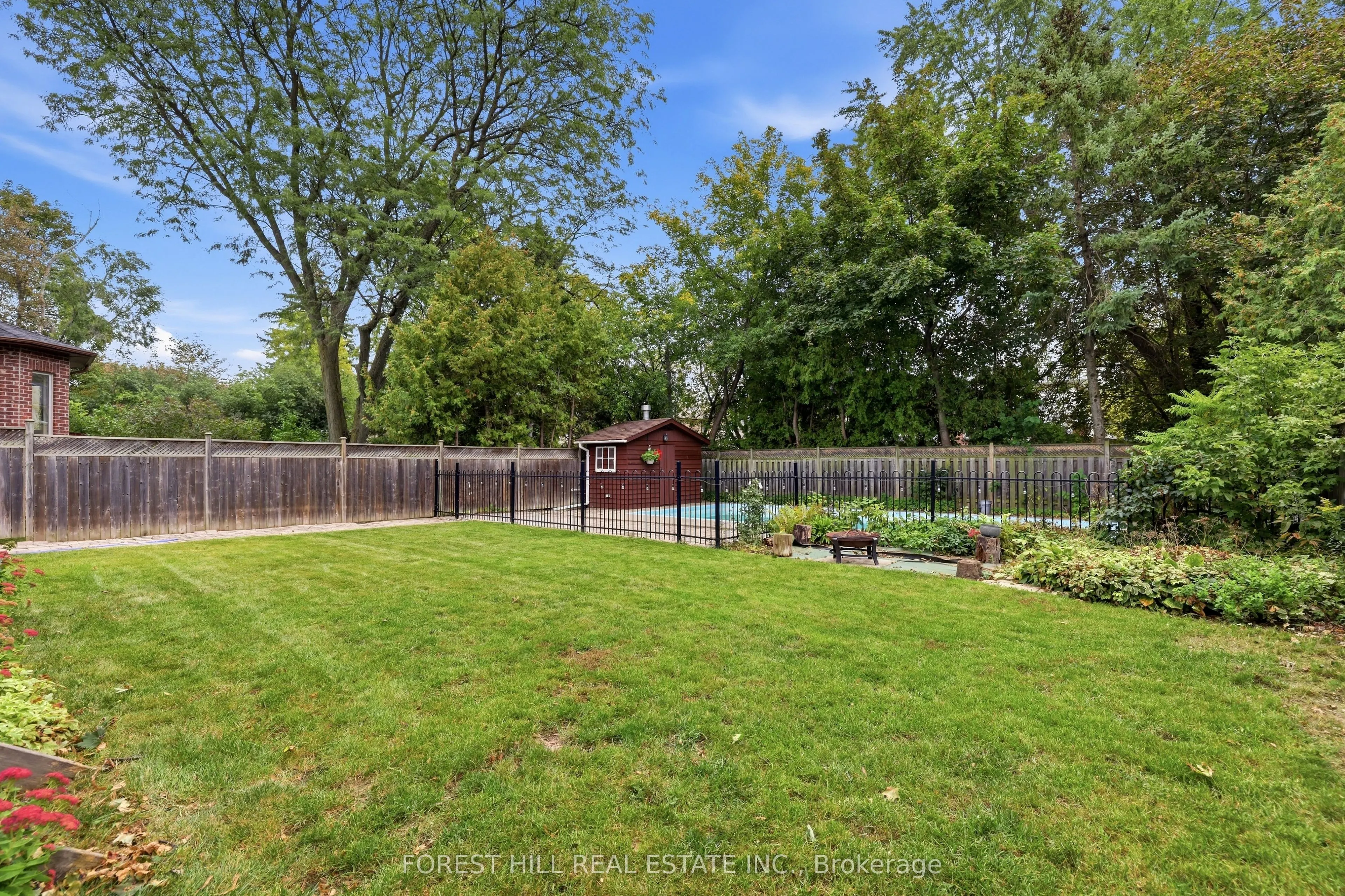 11 Urbandale Avenue
