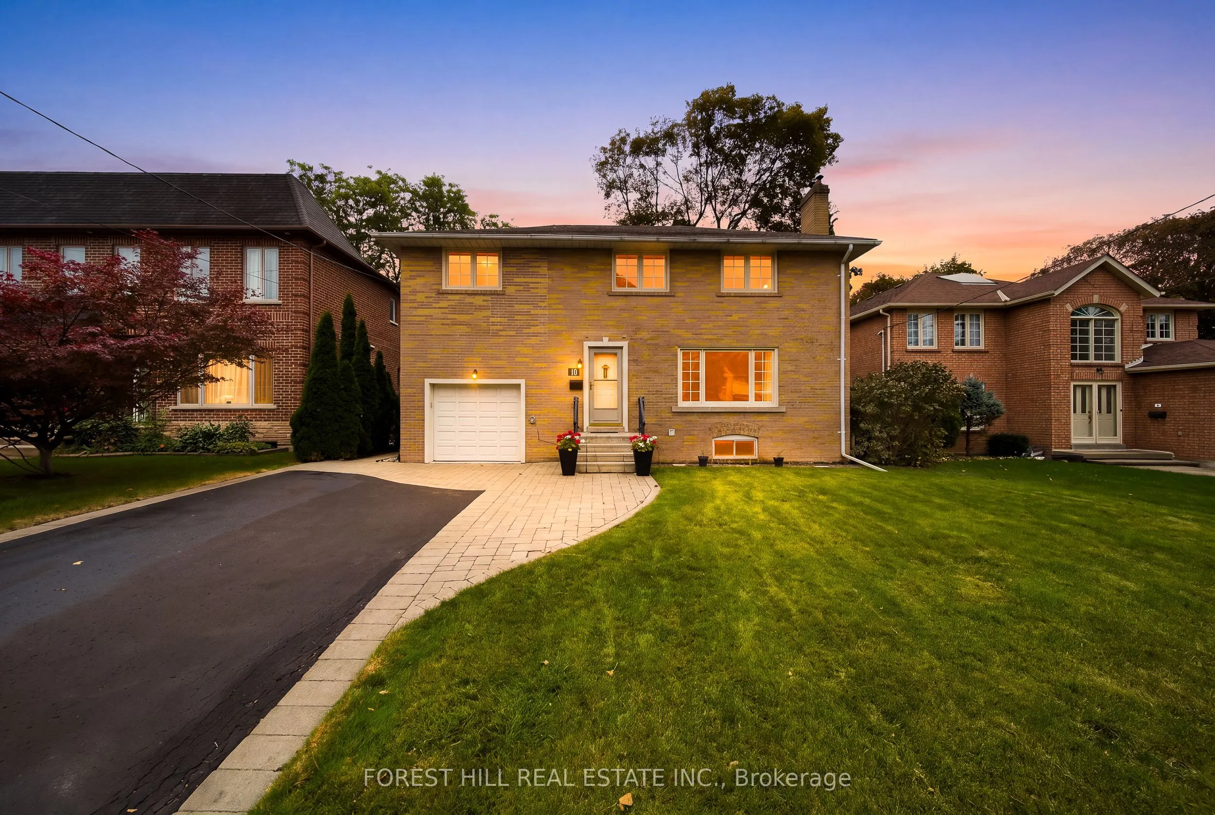 11 Urbandale Avenue