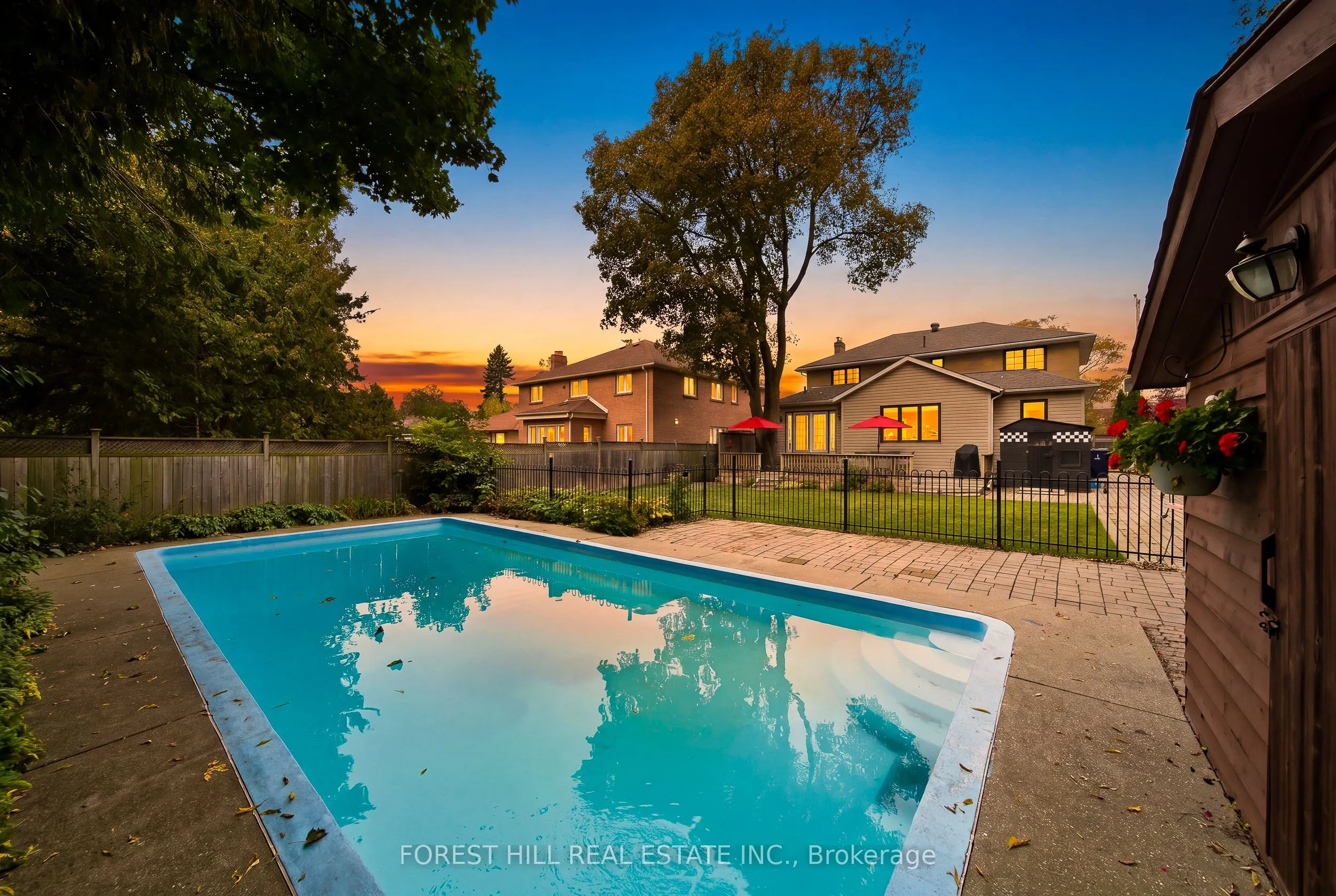 11 Urbandale Avenue