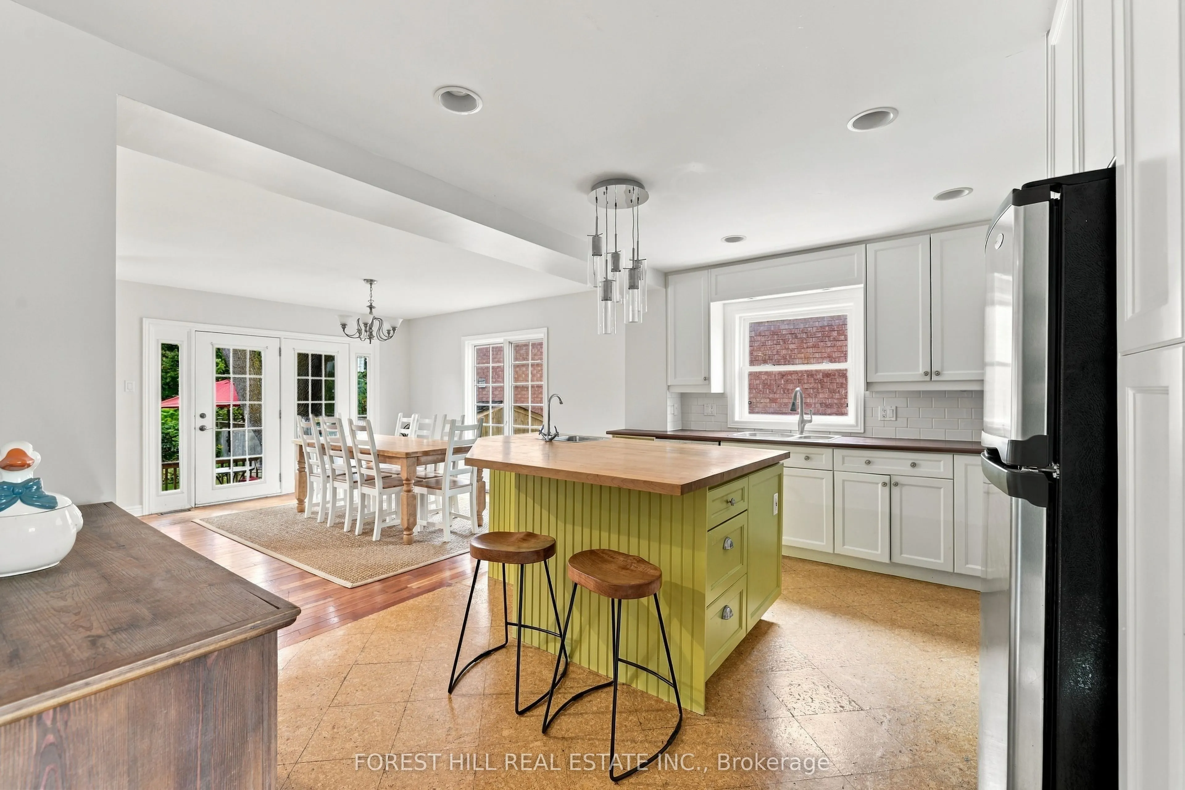 11 Urbandale Avenue