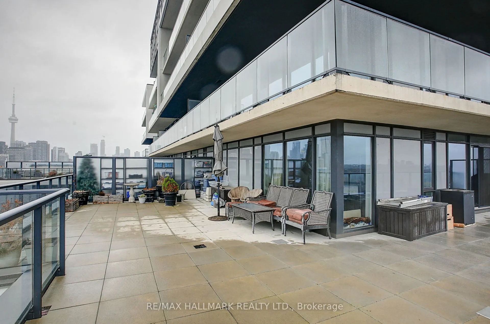 297 College Street #1608