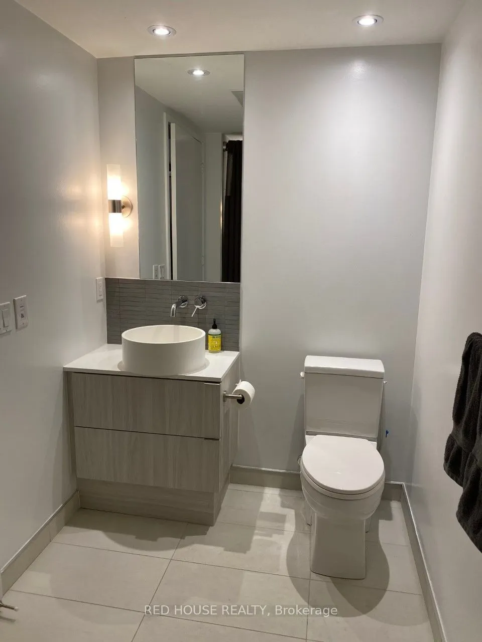 161 Roehampton Avenue #1111