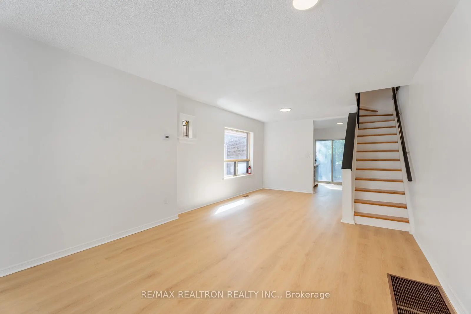 38 Henning Avenue