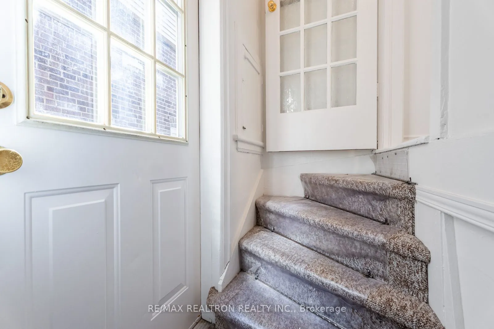 38 Henning Avenue