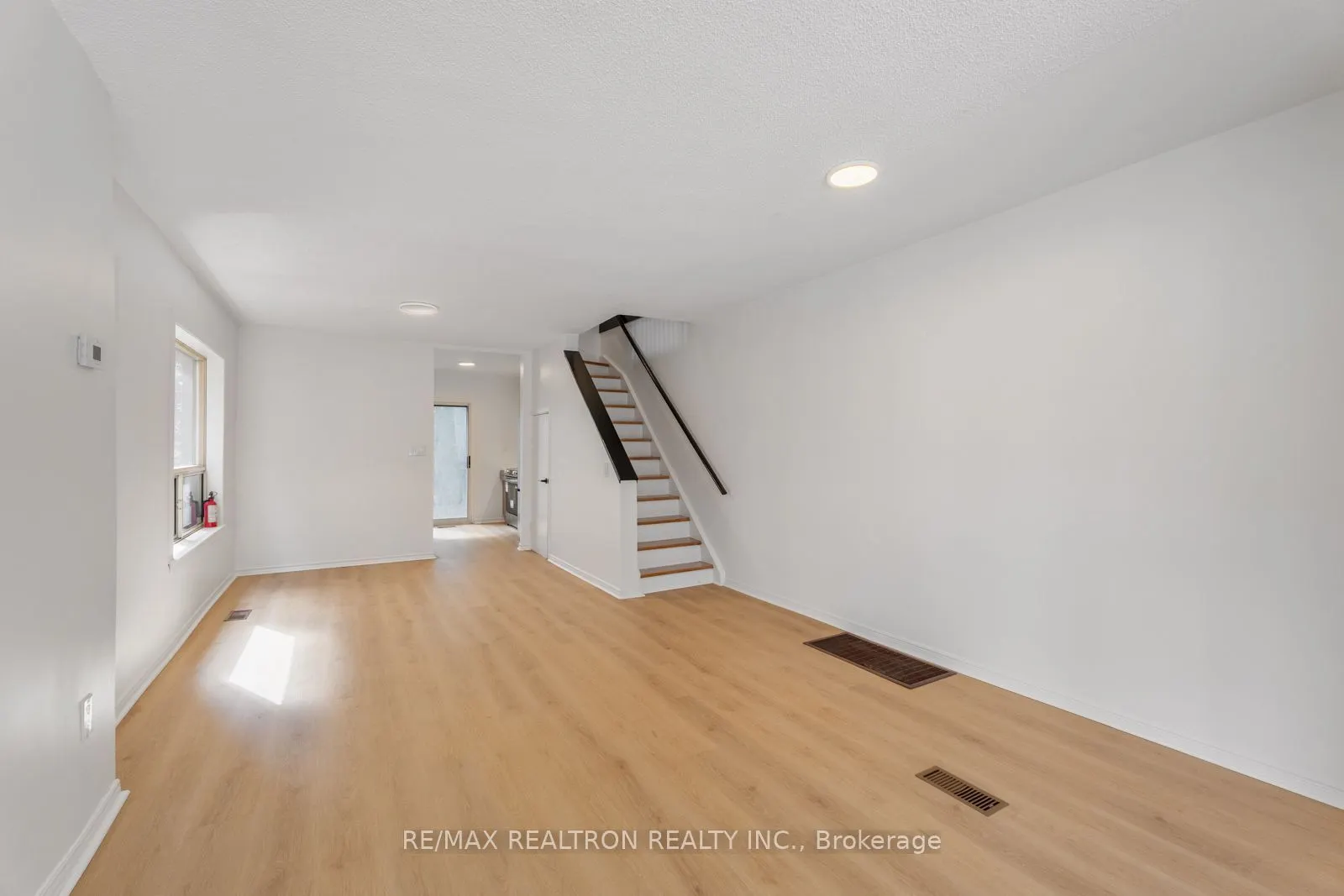 38 Henning Avenue