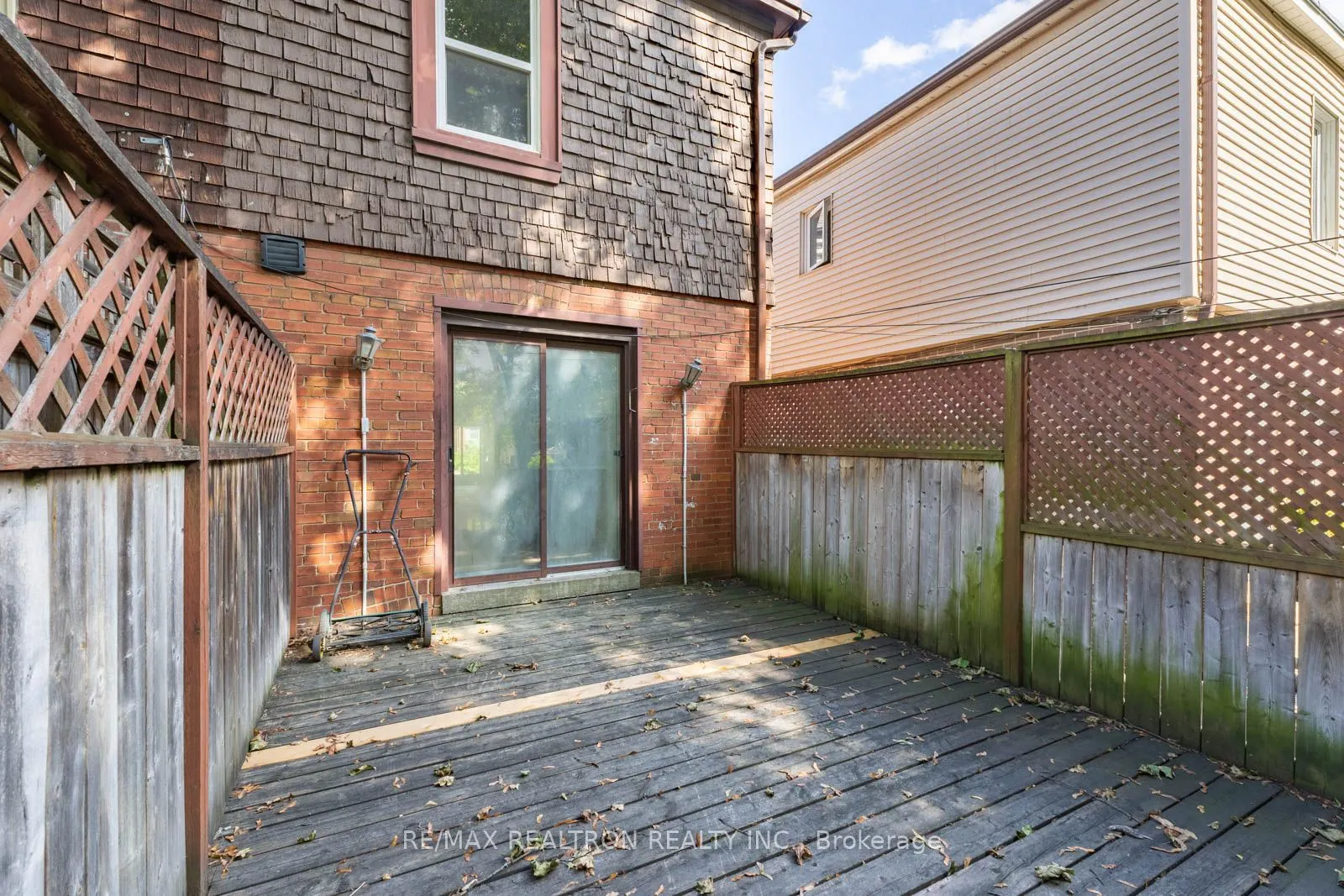 38 Henning Avenue