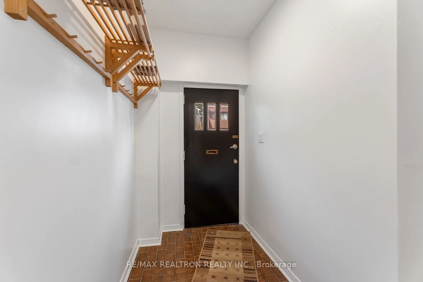 38 Henning Avenue