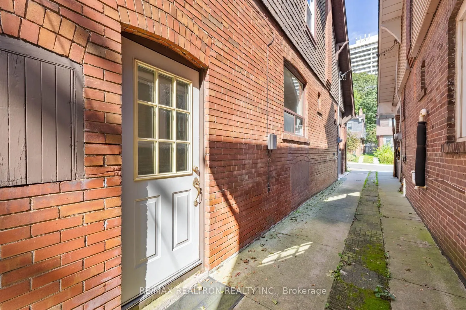 38 Henning Avenue